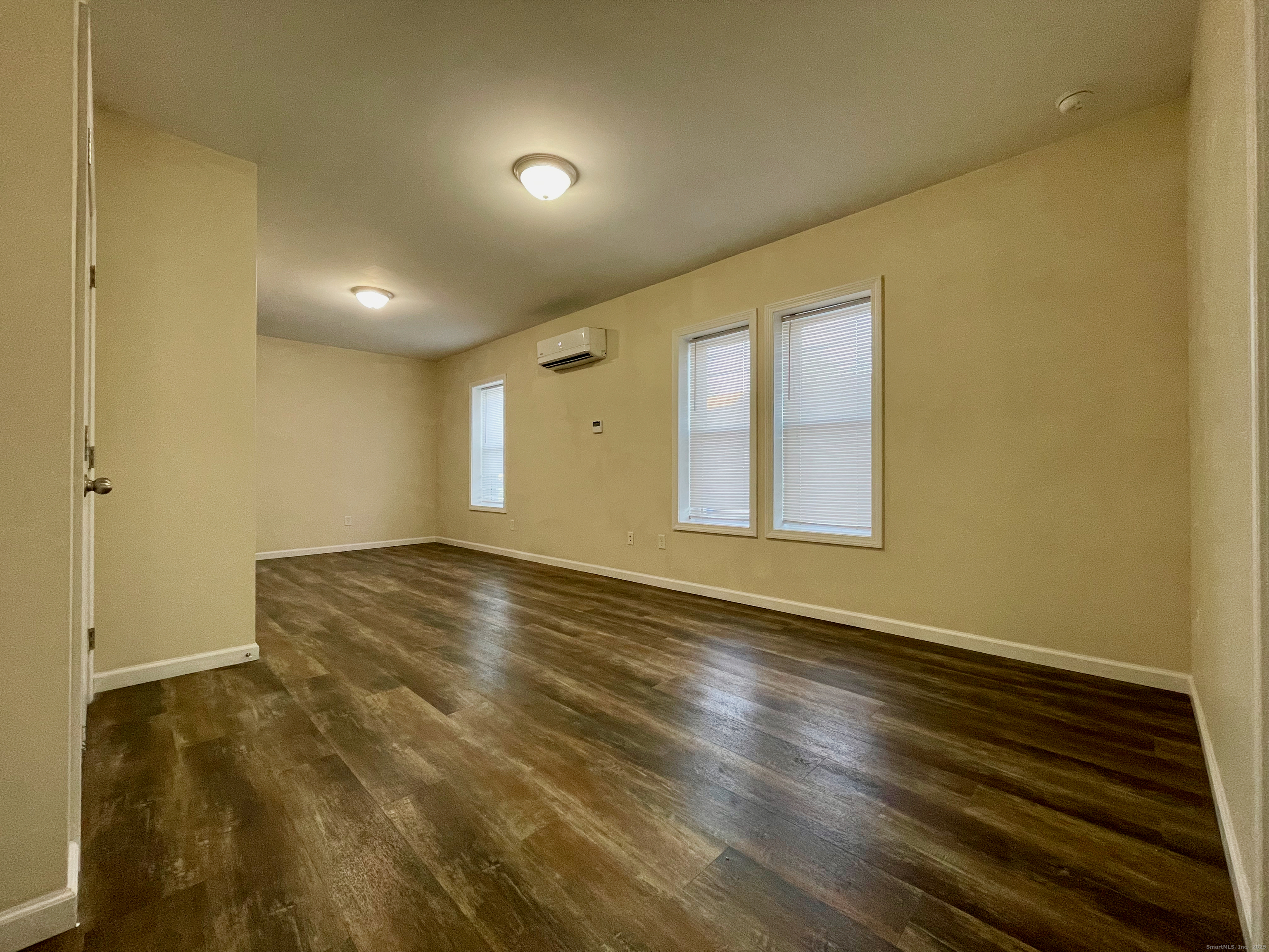 Bristol, Connecticut 06010, United States, 2 Bedrooms Bedrooms, ,1 BathroomBathrooms,Residential,Active,254668