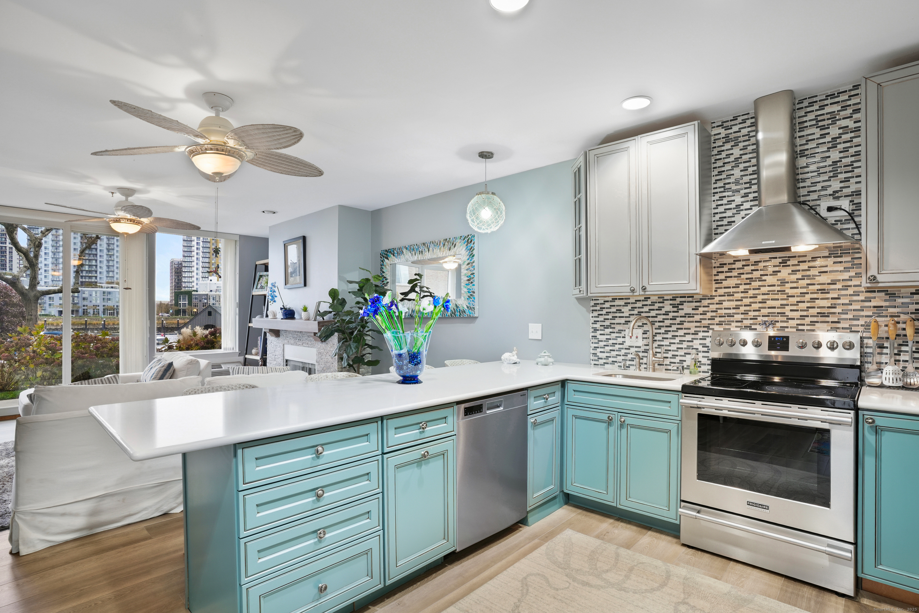 Stamford, Connecticut 06902, United States, 1 Bedroom Bedrooms, ,1 BathroomBathrooms,Residential,Active,243975