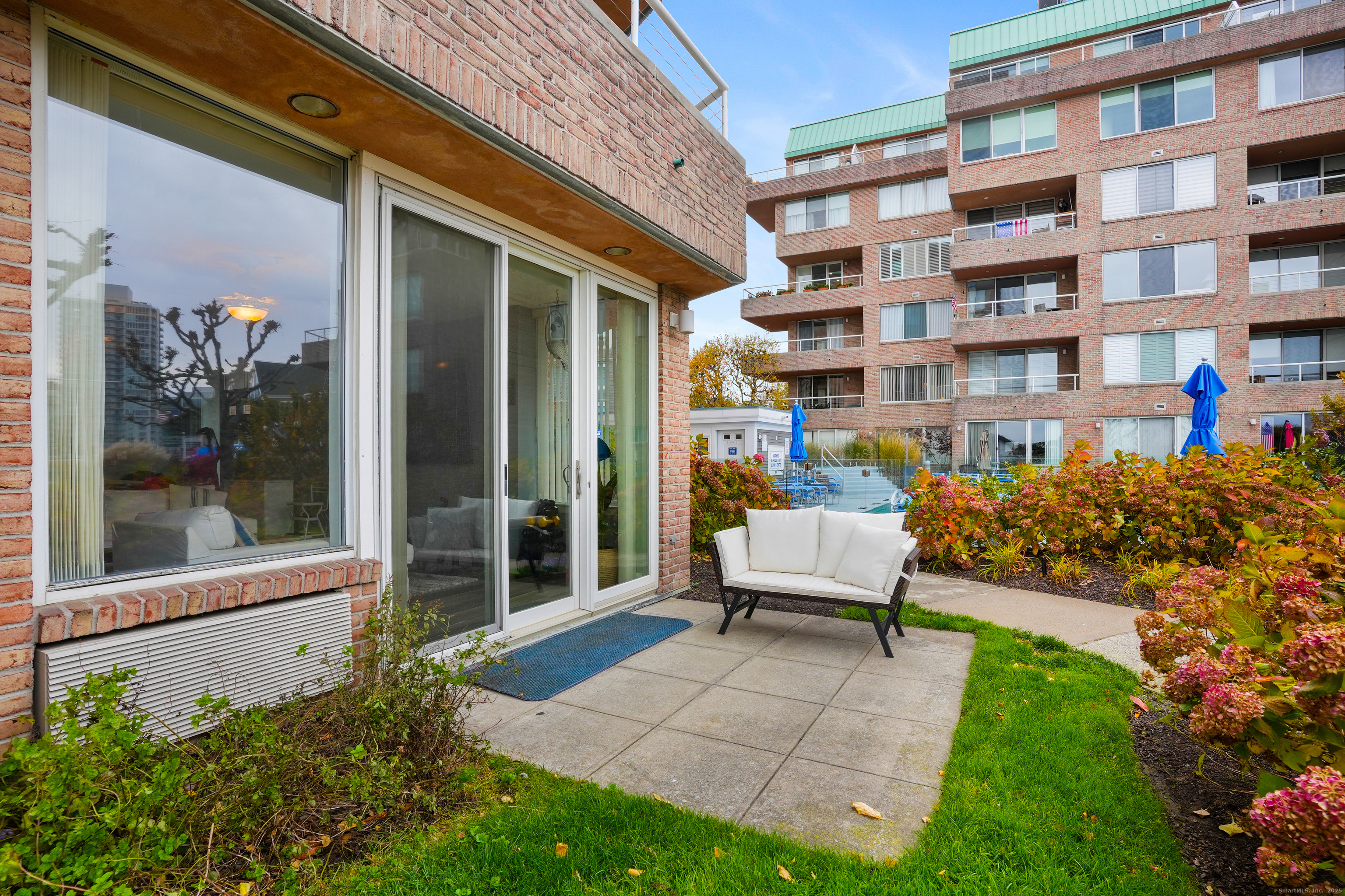 Stamford, Connecticut 06902, United States, 1 Bedroom Bedrooms, ,1 BathroomBathrooms,Residential,Active,243975