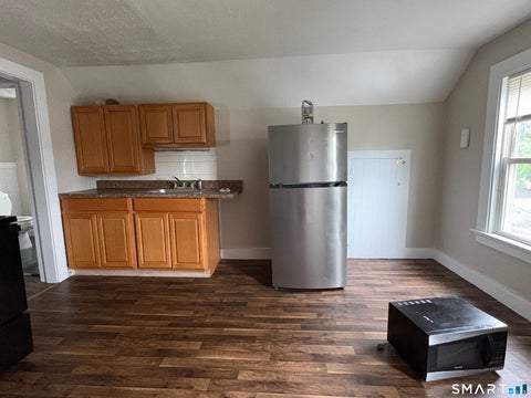 Multifamily For Rent - 56 N First Street #3<br/> New Haven County, Meriden, CT 06451