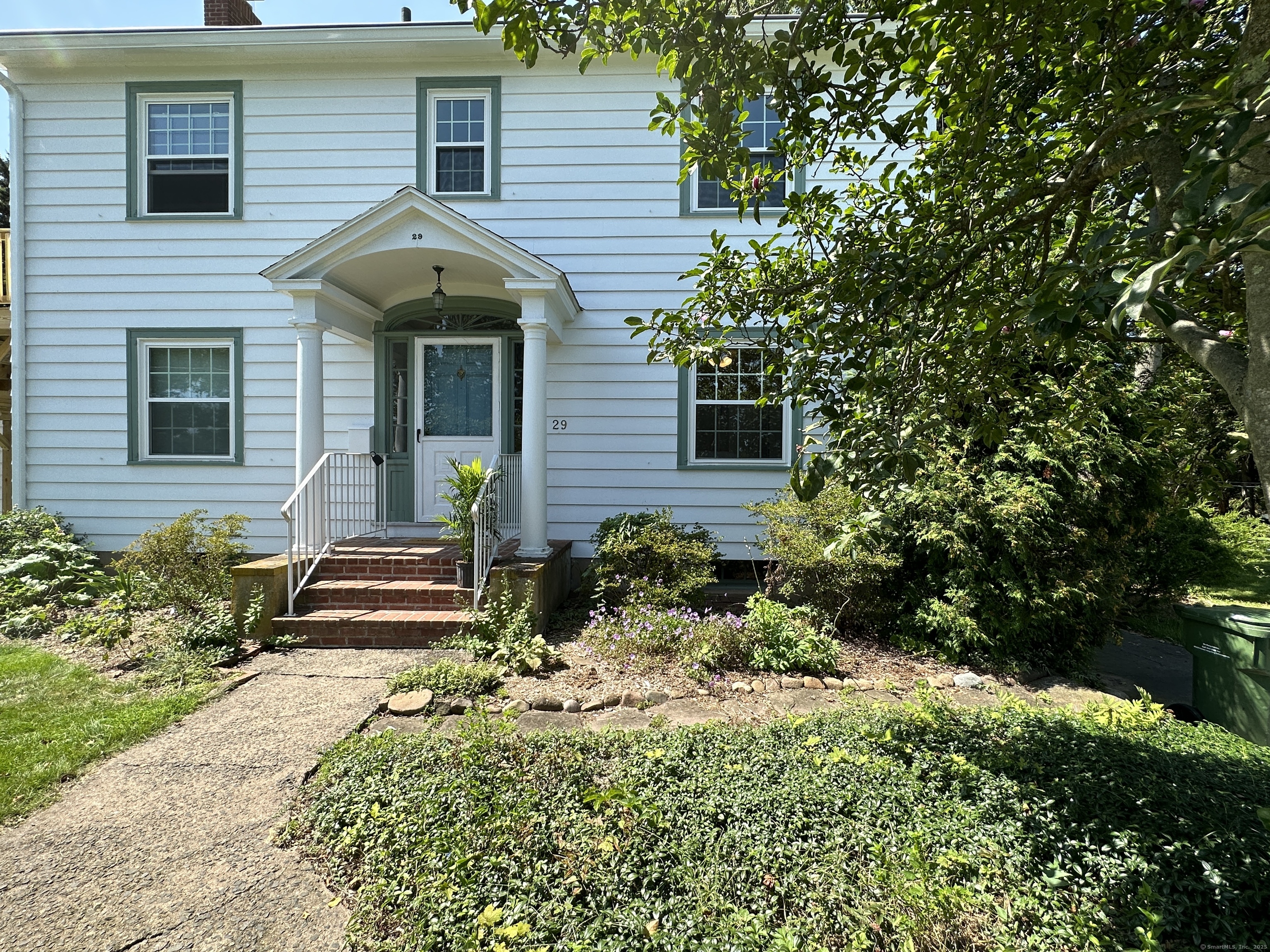 Rental Property at Long Lane, Middletown, Connecticut - Bedrooms: 2 
Bathrooms: 2 
Rooms: 3  - $1,700 MO.