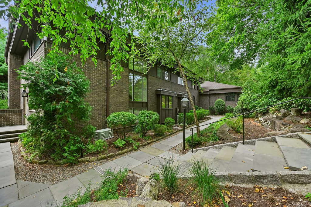 Photo of 289 New Norwalk Road #22, New Canaan, CT 06840 (MLS # 24148098)