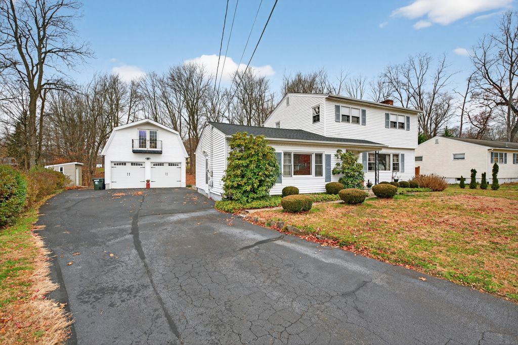 Photo of 10 Valley Stream Drive, Danbury, CT 06811 (MLS # 24141926)