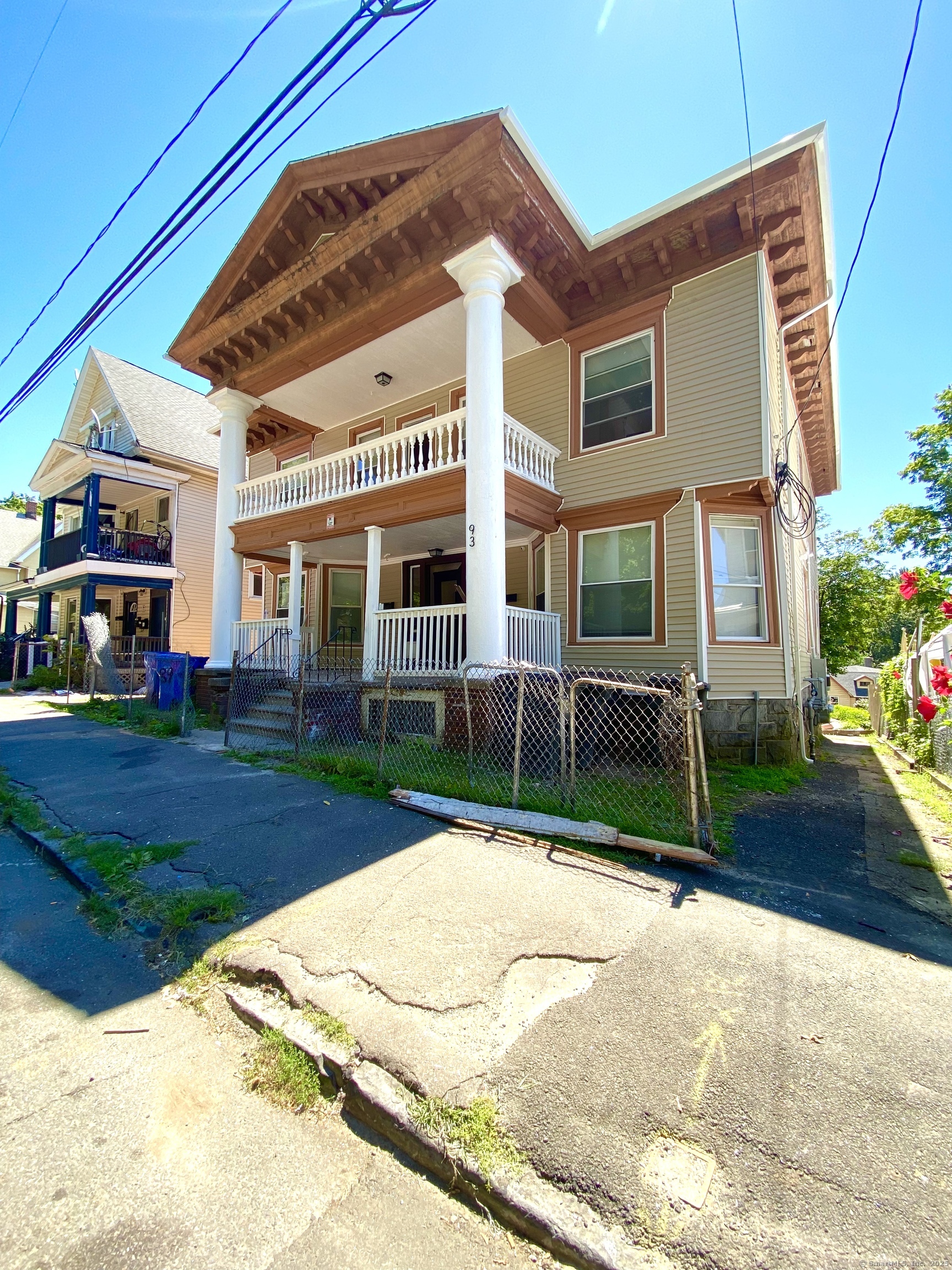 Hillside Avenue 2L, Waterbury, Connecticut - 1 Bedrooms  
1 Bathrooms  
2 Rooms - 