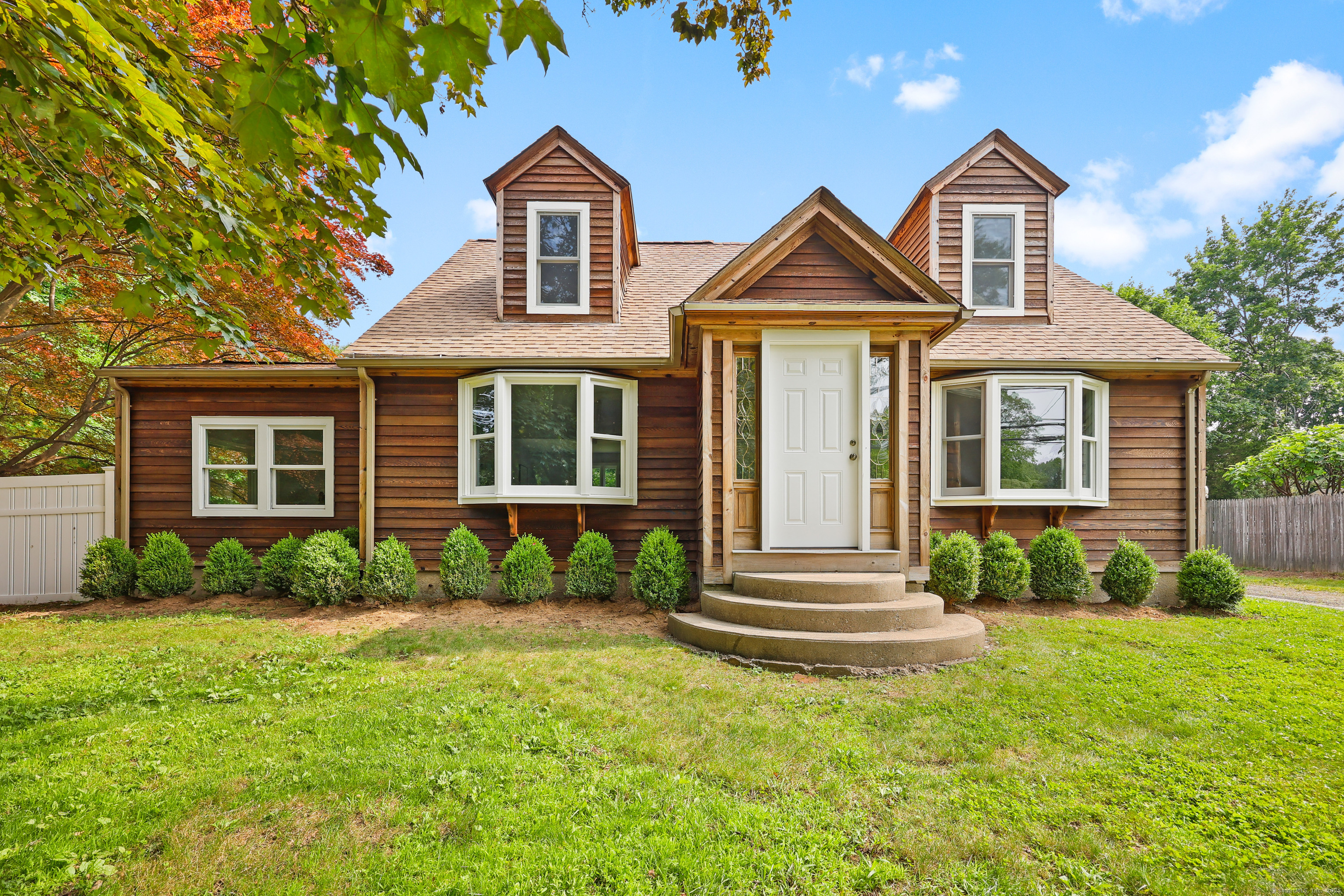 Old Town Road, Bridgeport, Connecticut - 2 Bedrooms  
2 Bathrooms  
6 Rooms - 