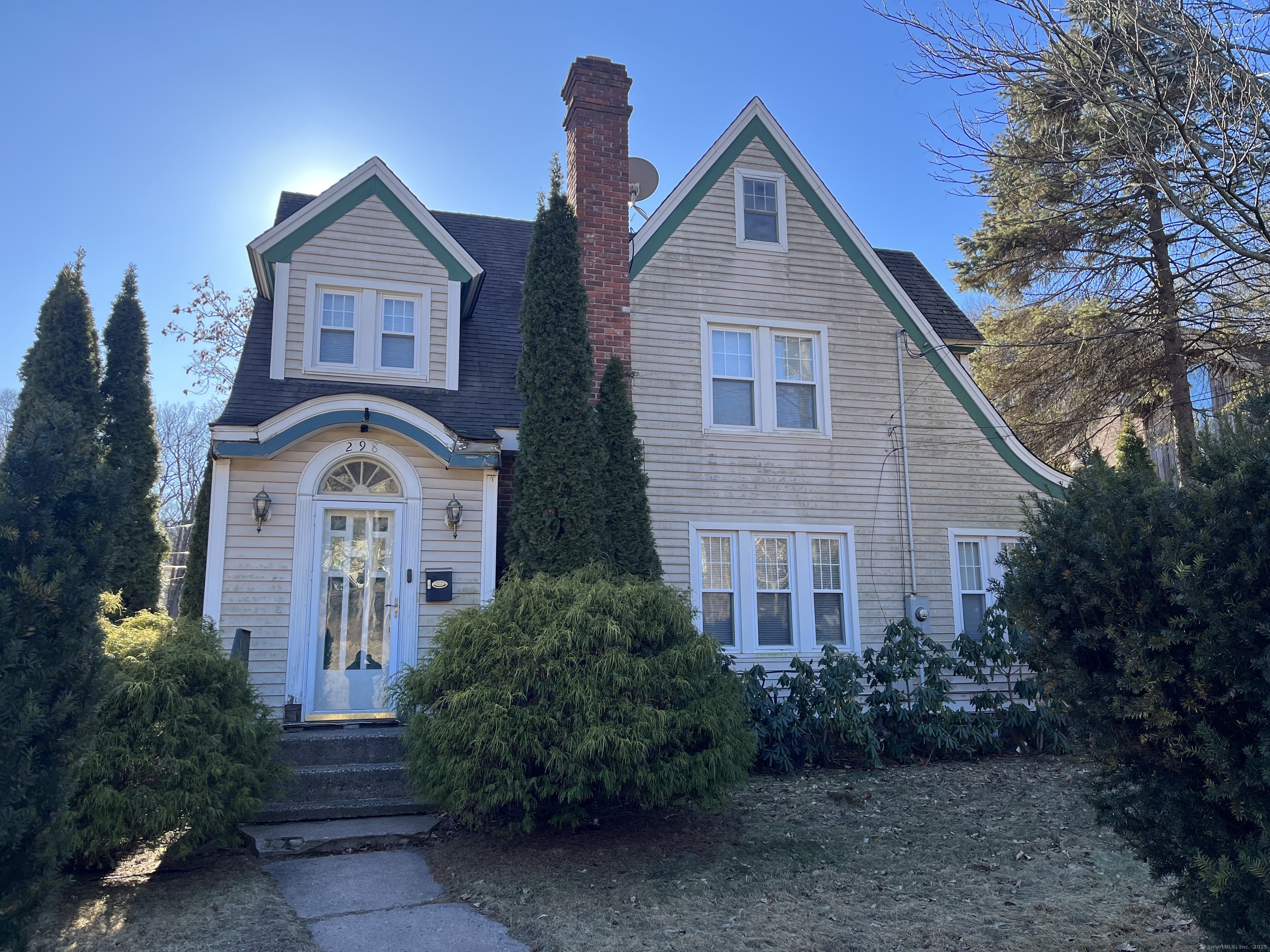 Farmington Avenue, Bristol, Connecticut - 3 Bedrooms  
1 Bathrooms  
7 Rooms - 