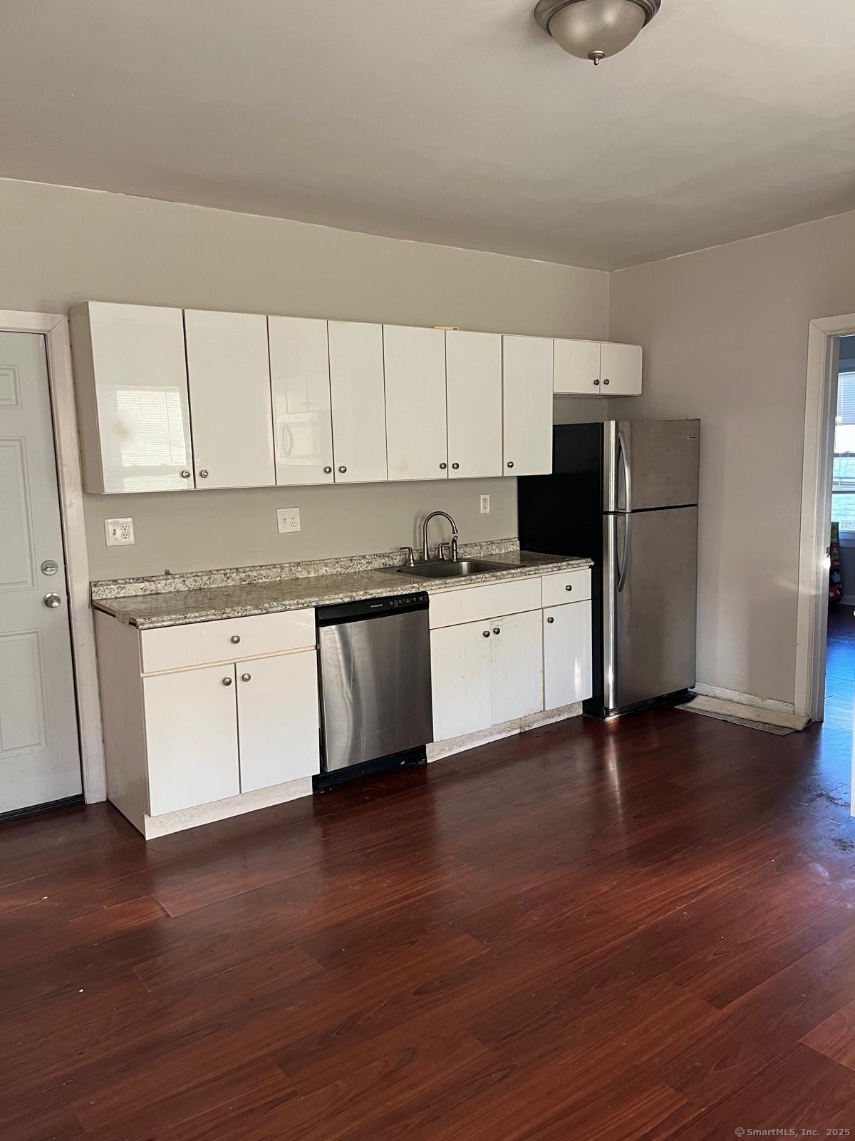 Rental Property at Brooks Street, Bridgeport, Connecticut - Bedrooms: 3 
Bathrooms: 1 
Rooms: 6  - $2,400 MO.