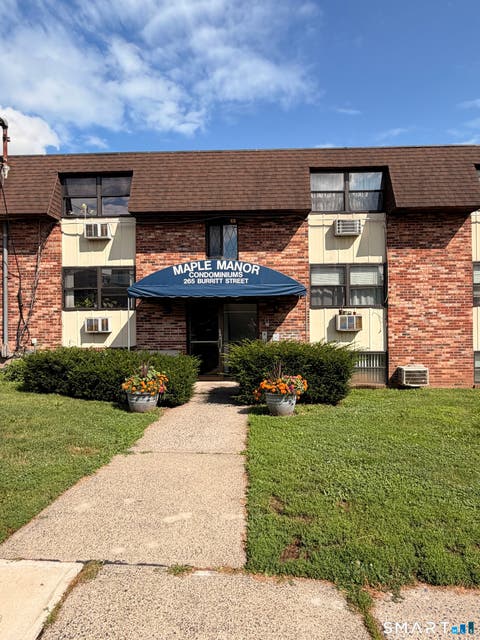Condo For Rent - 265 Burritt Street #105<br/> Hartford County, New Britain, CT 06053