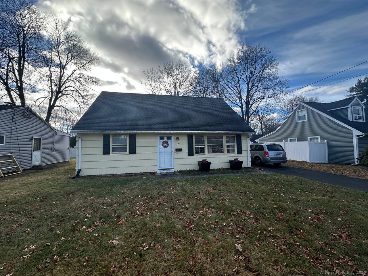 Dogwood Road, Plainville, Connecticut - 2 Bedrooms  
1 Bathrooms  
4 Rooms - 