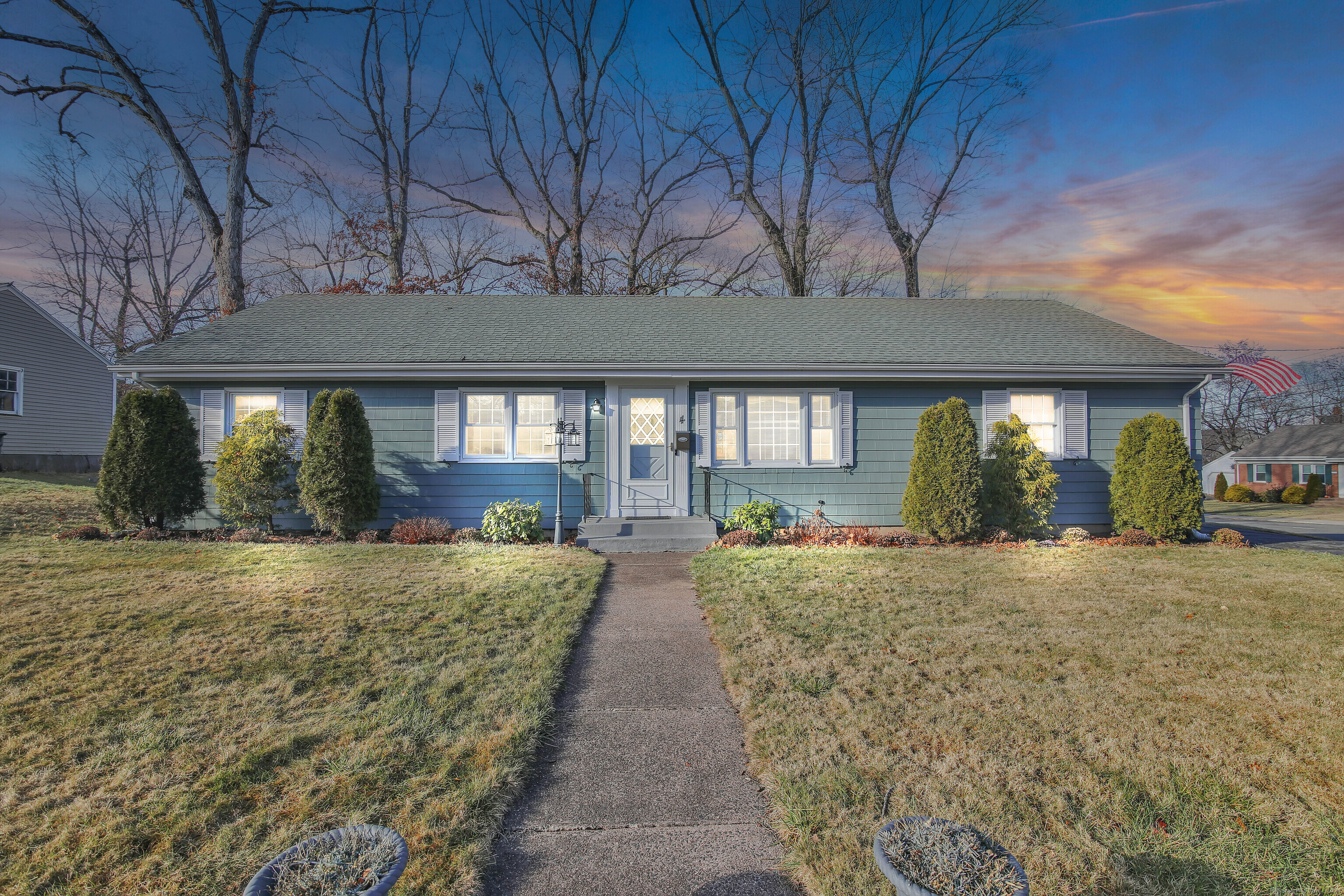 4 Battista Road, Manchester, Connecticut - 3 Bedrooms  
2 Bathrooms  
6 Rooms - 