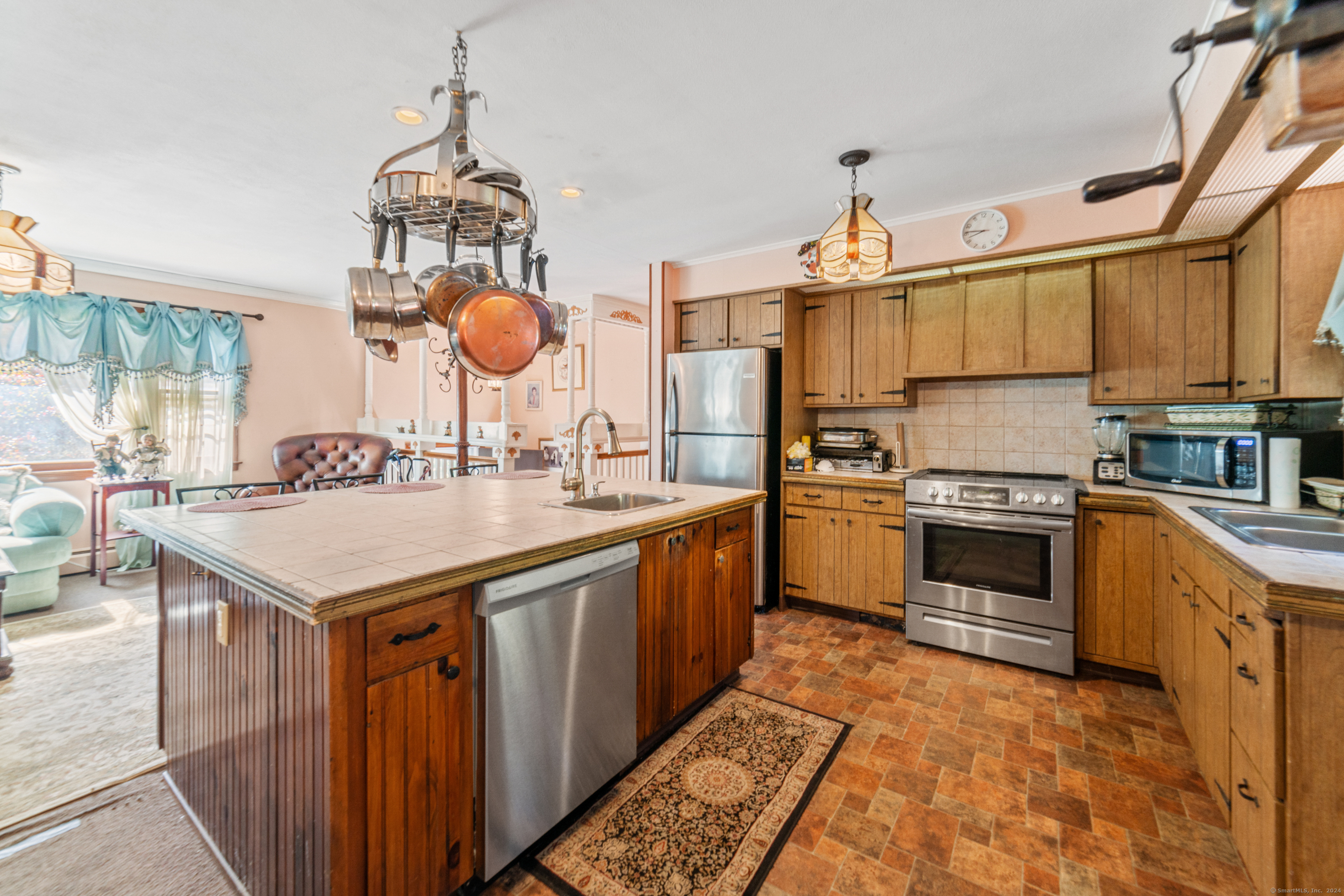 32 Tuttle Court, Bethany, Connecticut image 8