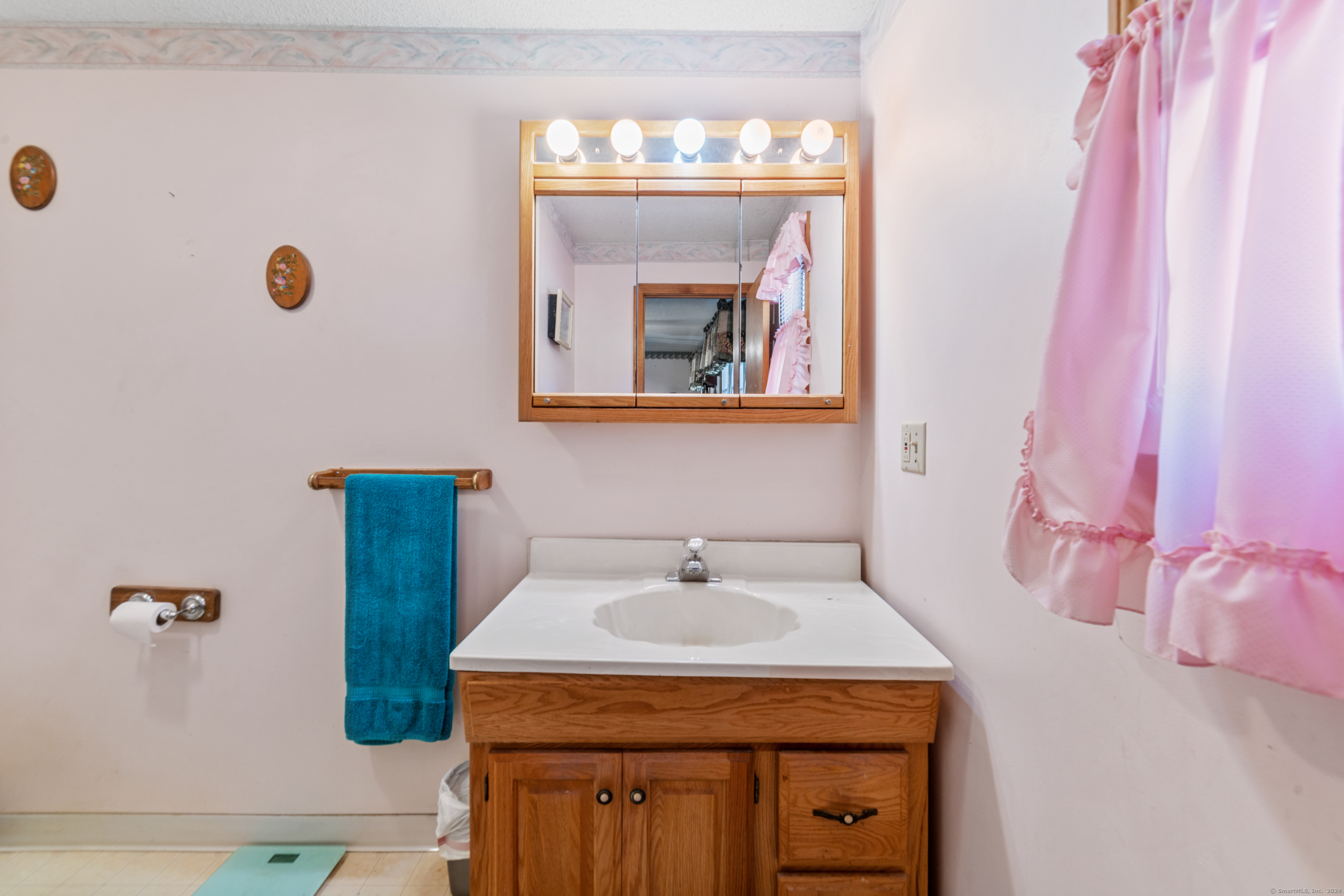 32 Tuttle Court, Bethany, Connecticut image 14