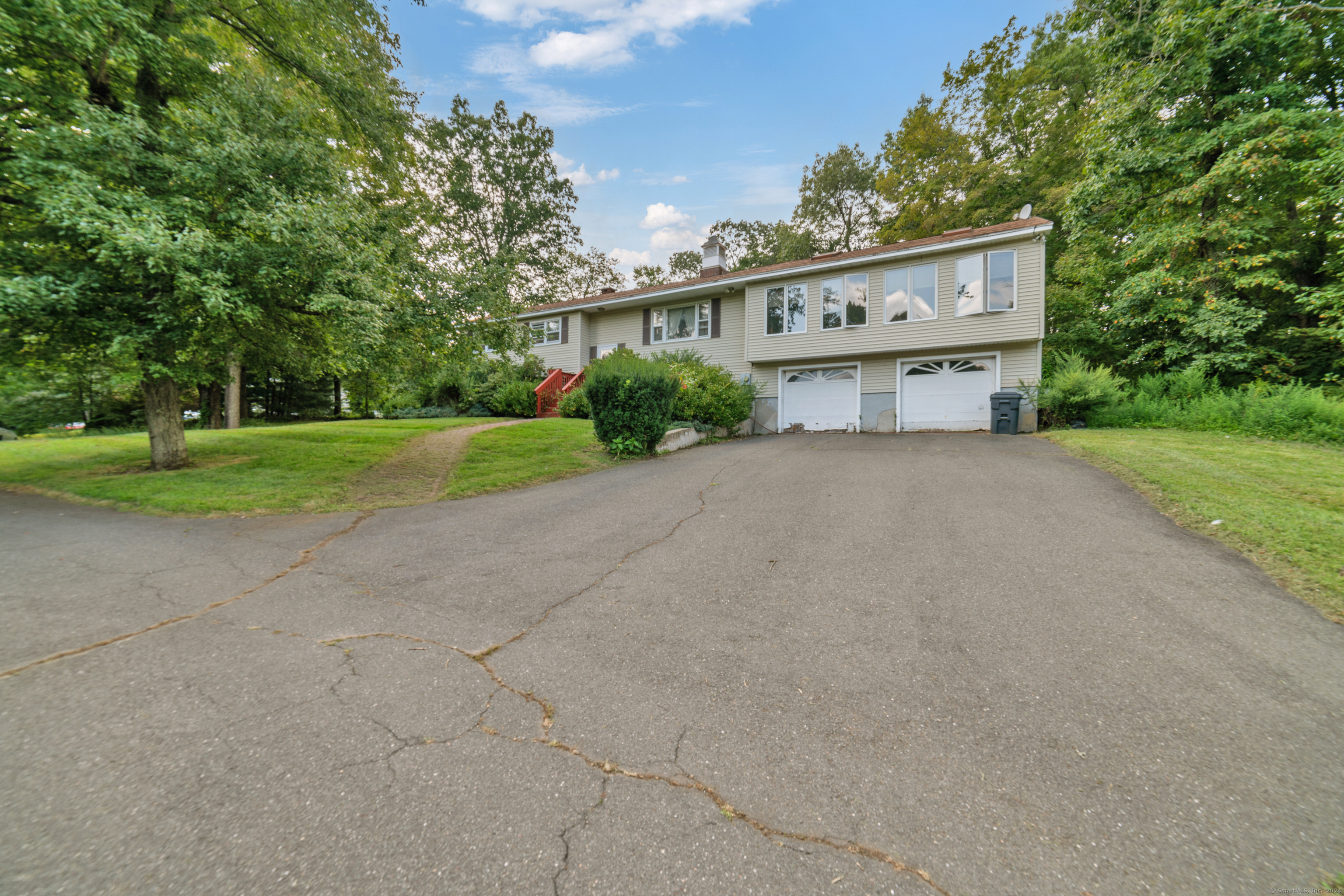 32 Tuttle Court, Bethany, Connecticut image 4
