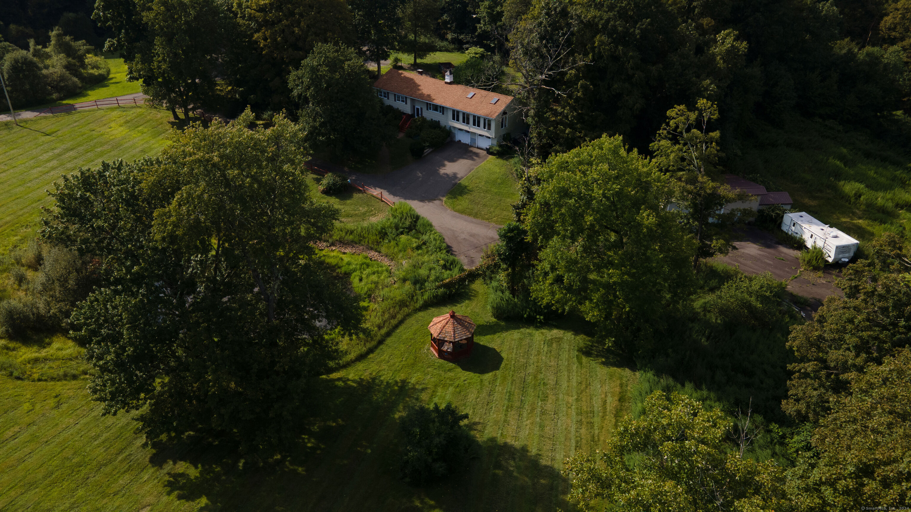 32 Tuttle Court, Bethany, Connecticut image 29
