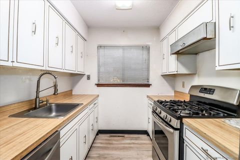 Tiny photo for 19 Stonegate Circle #D, Branford, CT 06405 (MLS # 24135124)