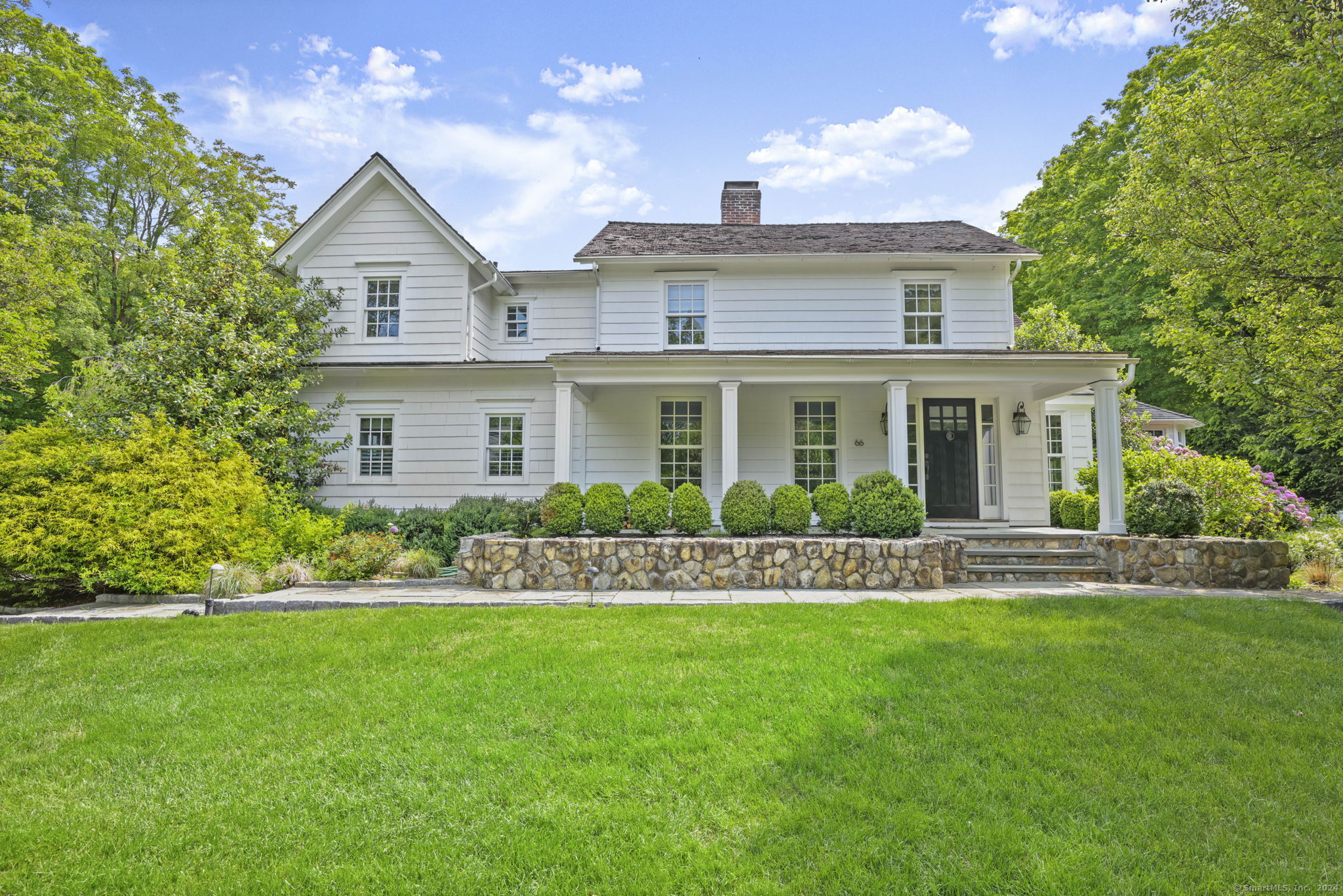 North Avenue, Westport, Connecticut - 4 Bedrooms  
4 Bathrooms  
10 Rooms - 