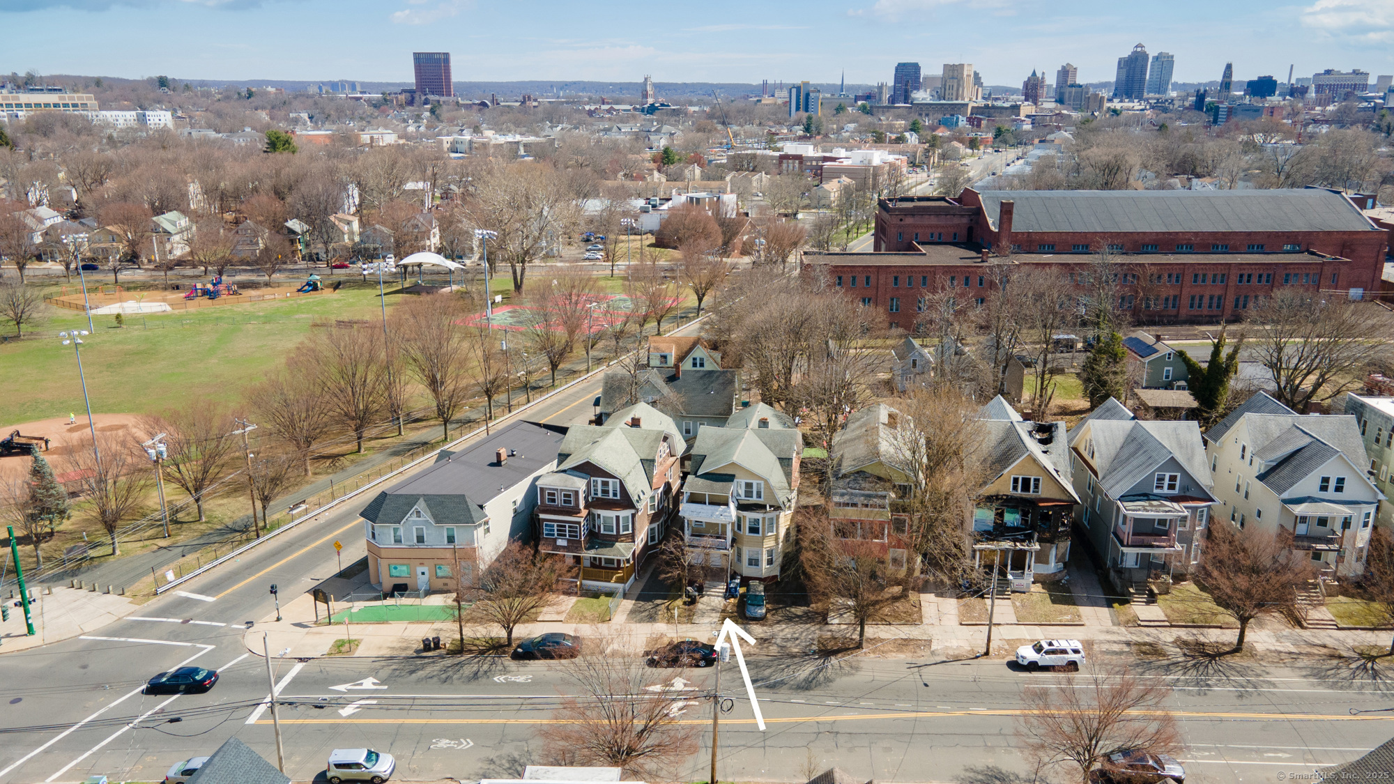 Rental Property at Sherman Avenue 1, New Haven, Connecticut - Bedrooms: 4 
Bathrooms: 1 
Rooms: 6  - $2,400 MO.