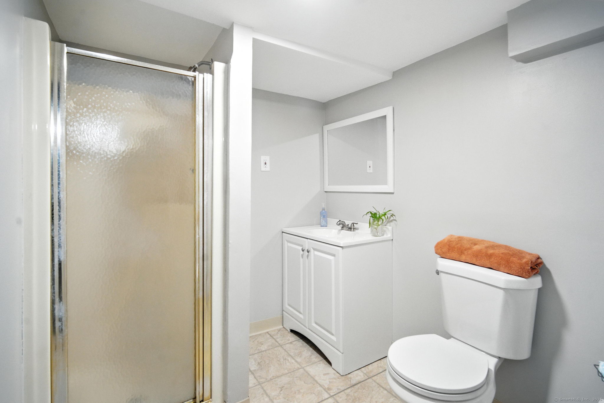 Enfield, Connecticut 06082, United States, 3 Bedrooms Bedrooms, ,2 BathroomsBathrooms,Residential,Active,160608