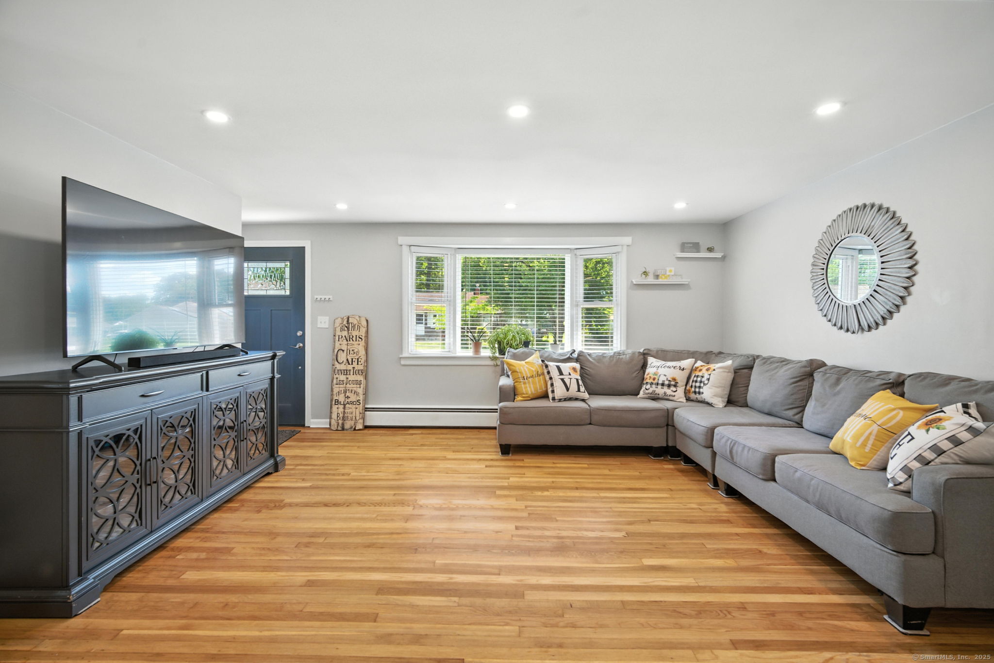 Enfield, Connecticut 06082, United States, 3 Bedrooms Bedrooms, ,2 BathroomsBathrooms,Residential,Active,160608