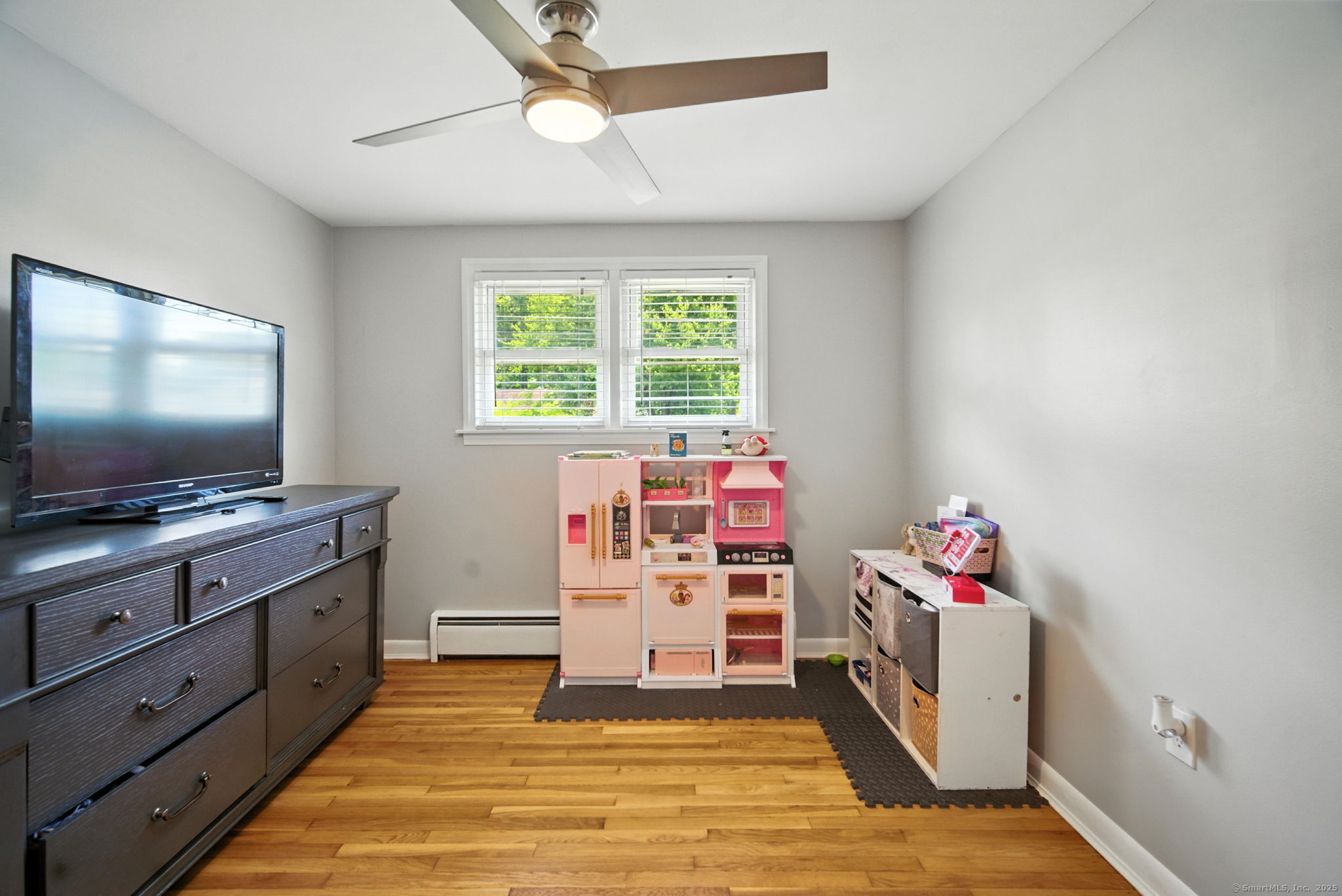 Enfield, Connecticut 06082, United States, 3 Bedrooms Bedrooms, ,2 BathroomsBathrooms,Residential,Active,160608