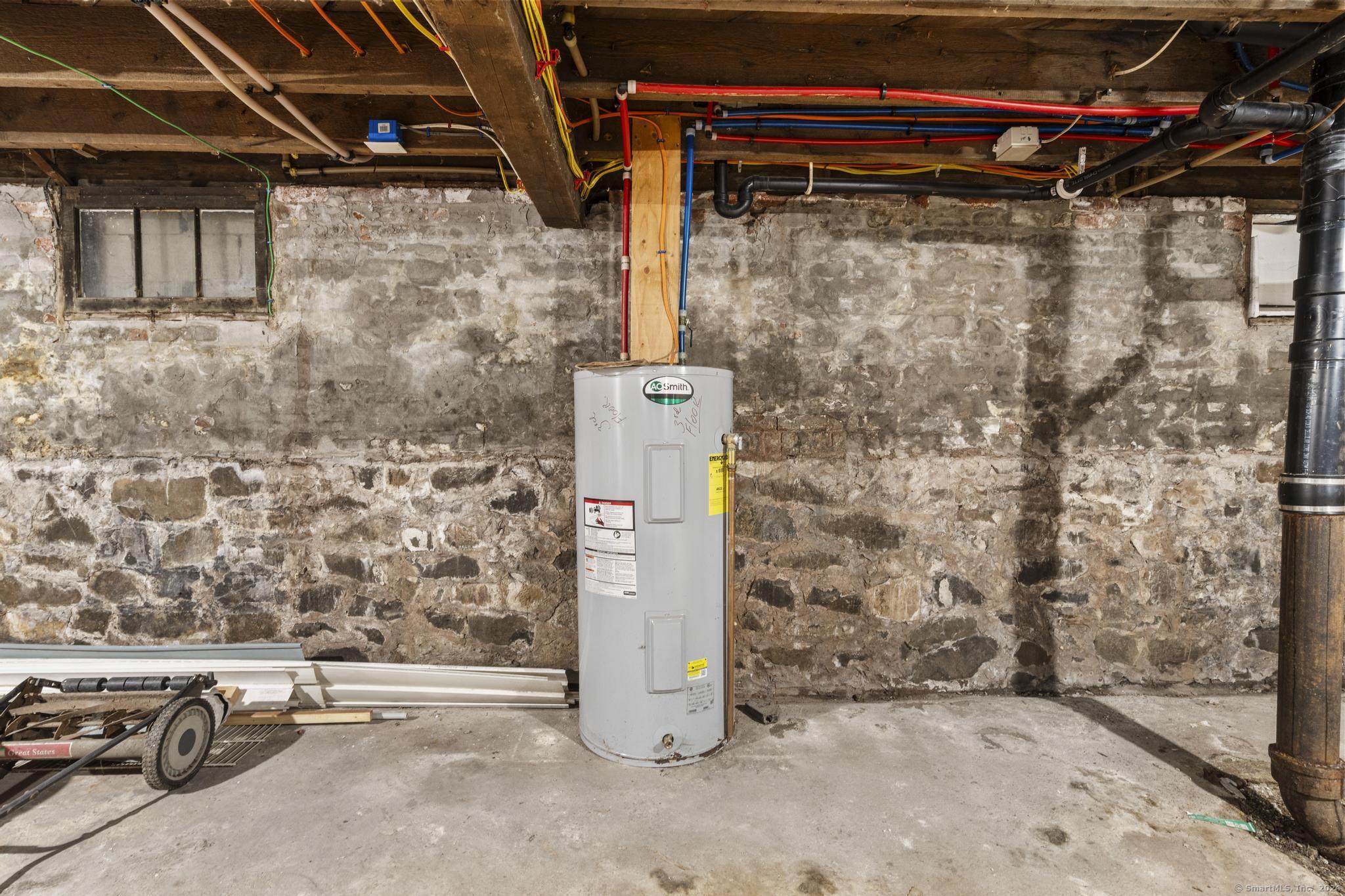 New Britain, Connecticut 06051, United States, 6 Bedrooms Bedrooms, ,3 BathroomsBathrooms,Residential,Pending,24783