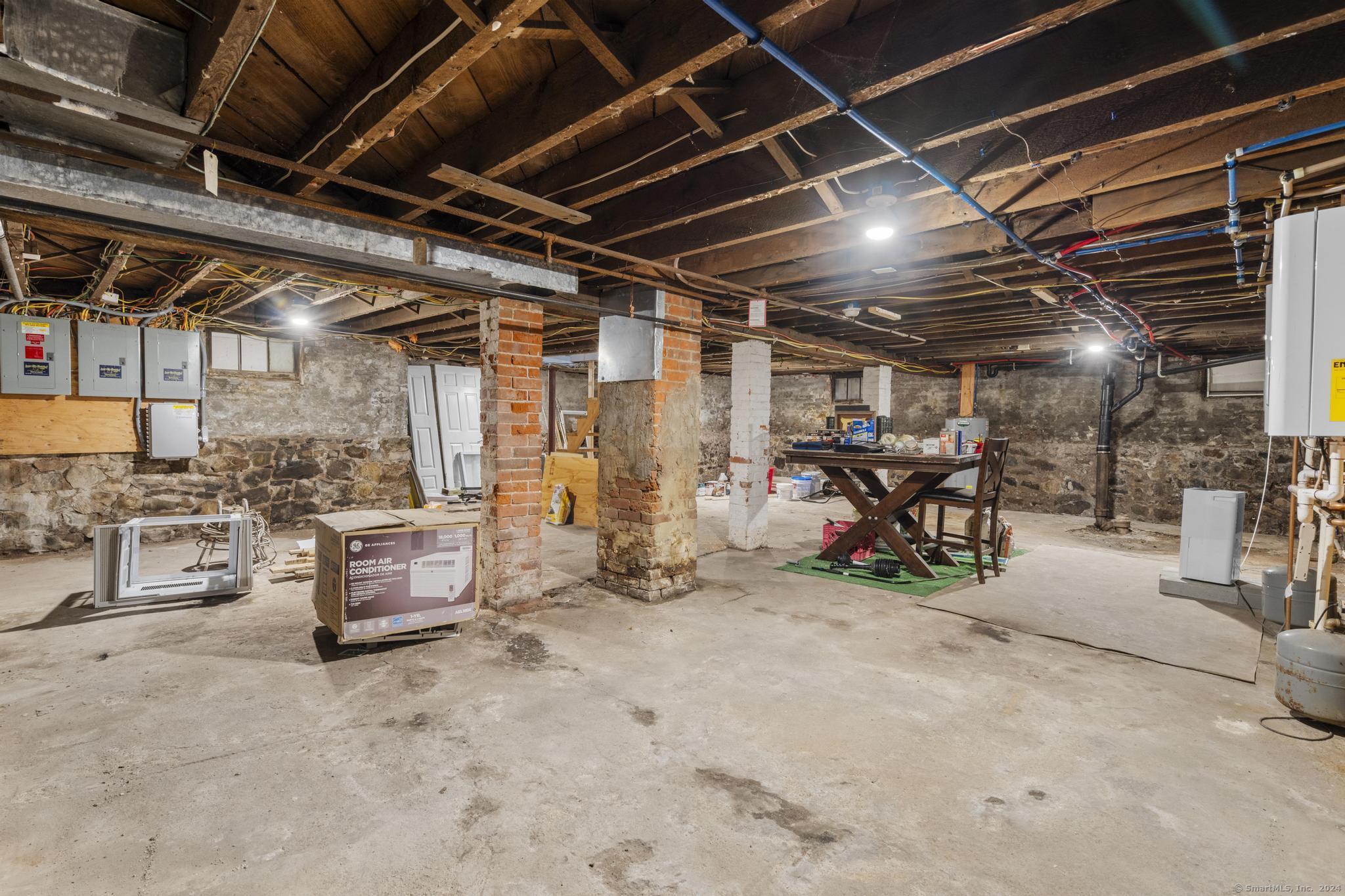 New Britain, Connecticut 06051, United States, 6 Bedrooms Bedrooms, ,3 BathroomsBathrooms,Residential,Pending,24783