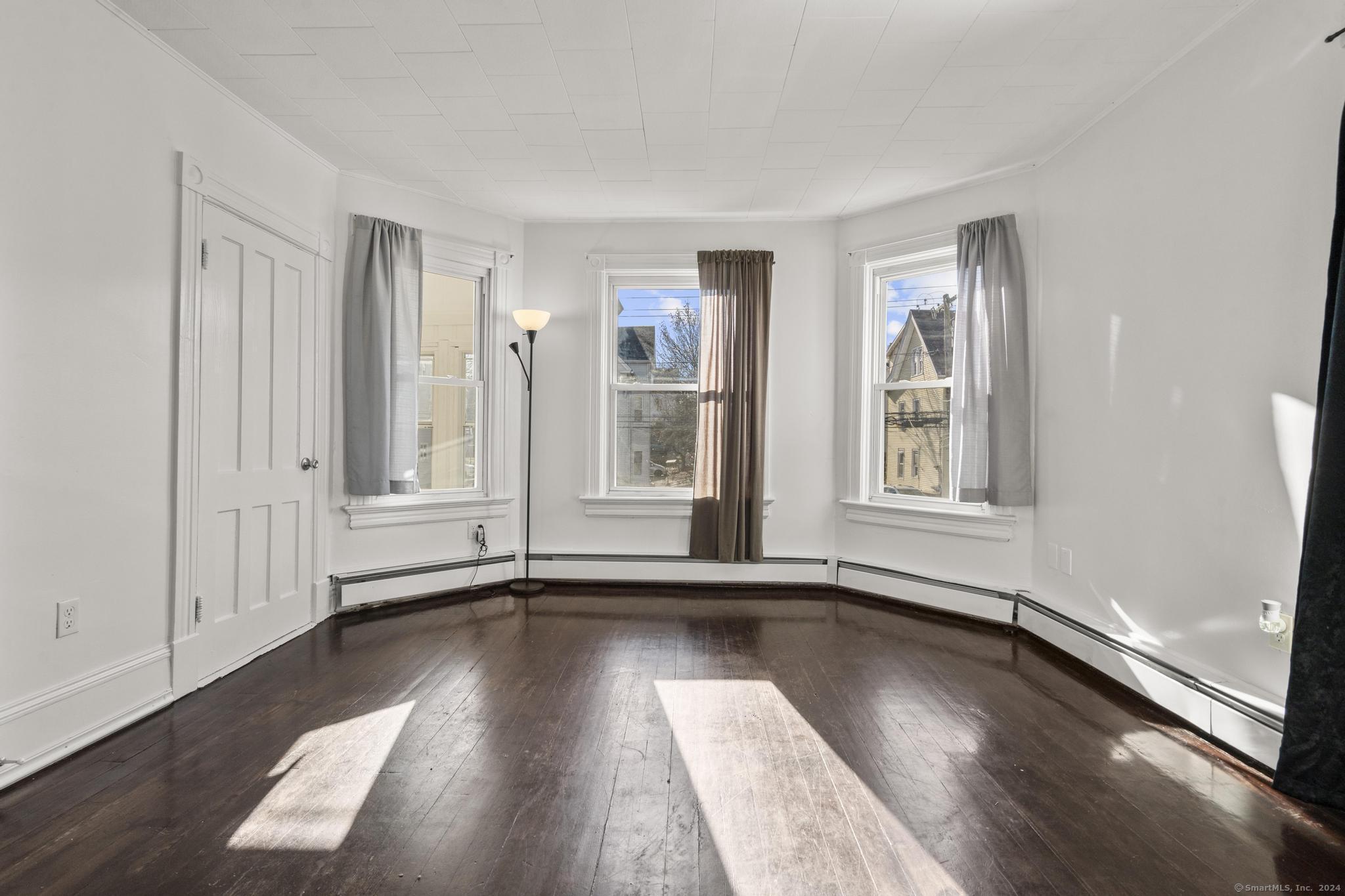 New Britain, Connecticut 06051, United States, 6 Bedrooms Bedrooms, ,3 BathroomsBathrooms,Residential,Pending,24783