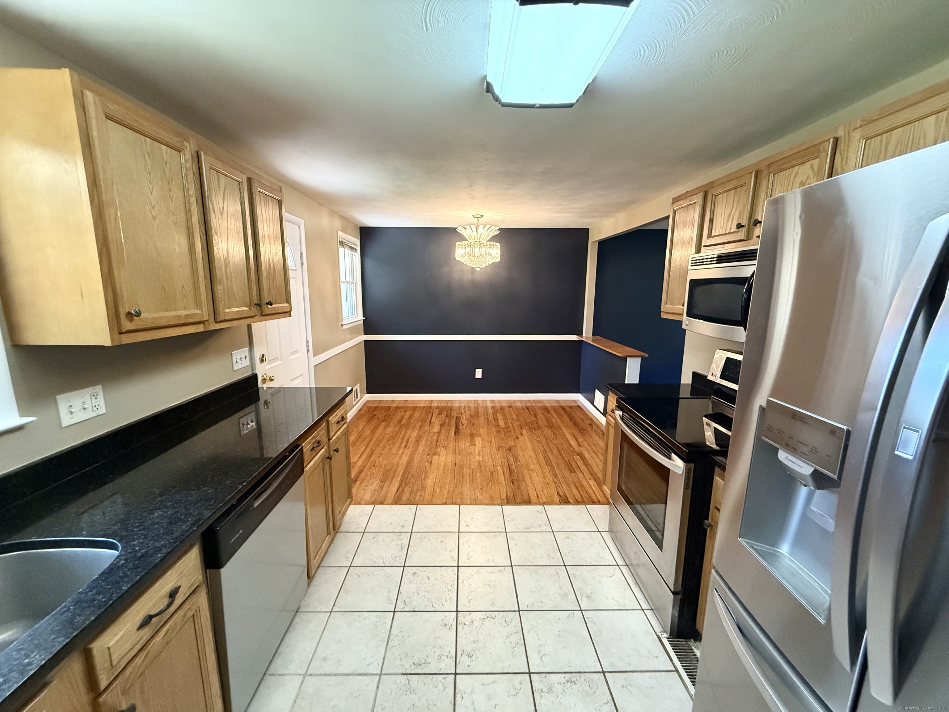 West Hartford, Connecticut 06107, United States, 3 Bedrooms Bedrooms, ,2 BathroomsBathrooms,Residential,Active,164983