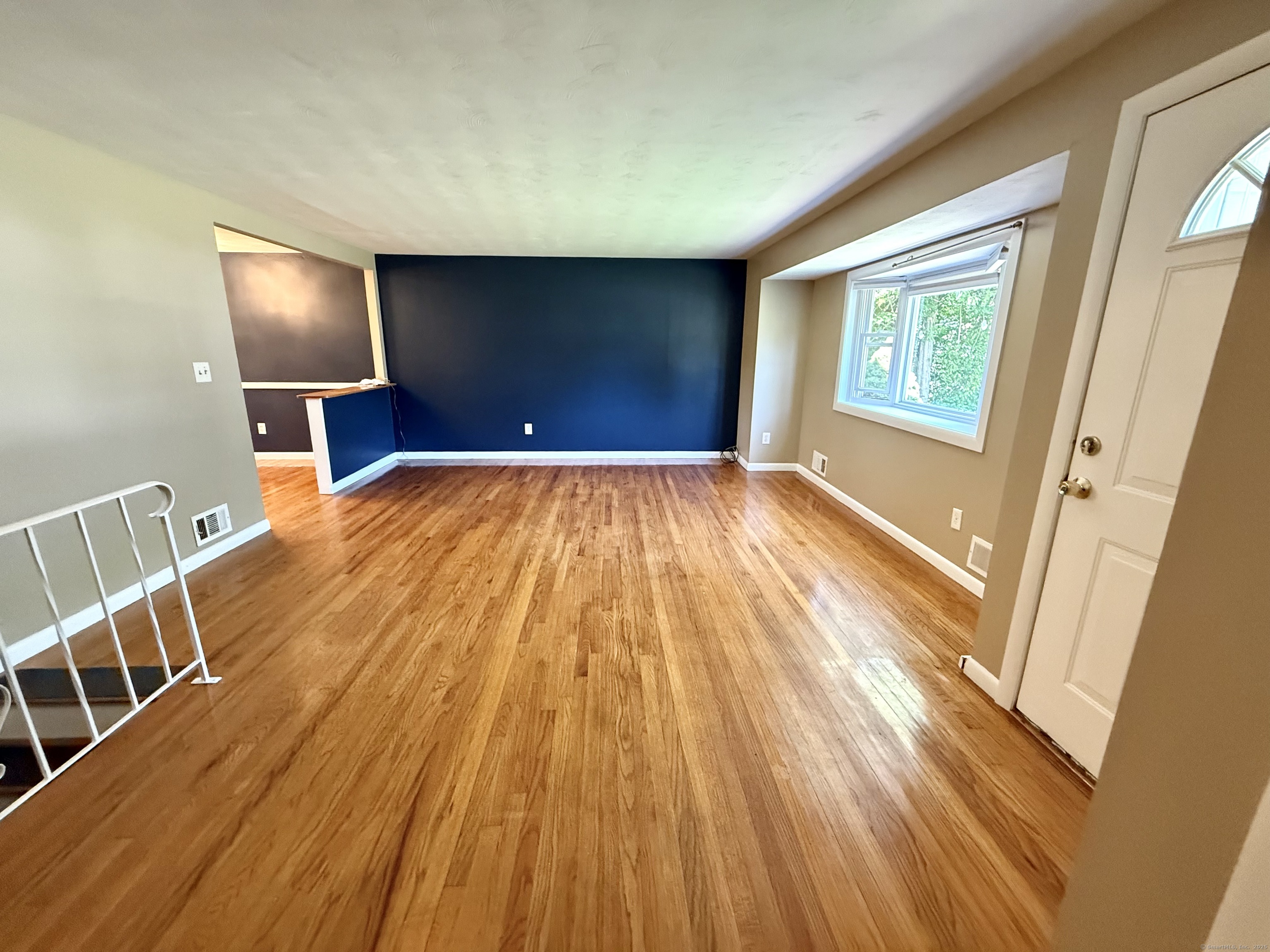 West Hartford, Connecticut 06107, United States, 3 Bedrooms Bedrooms, ,2 BathroomsBathrooms,Residential,Active,164983