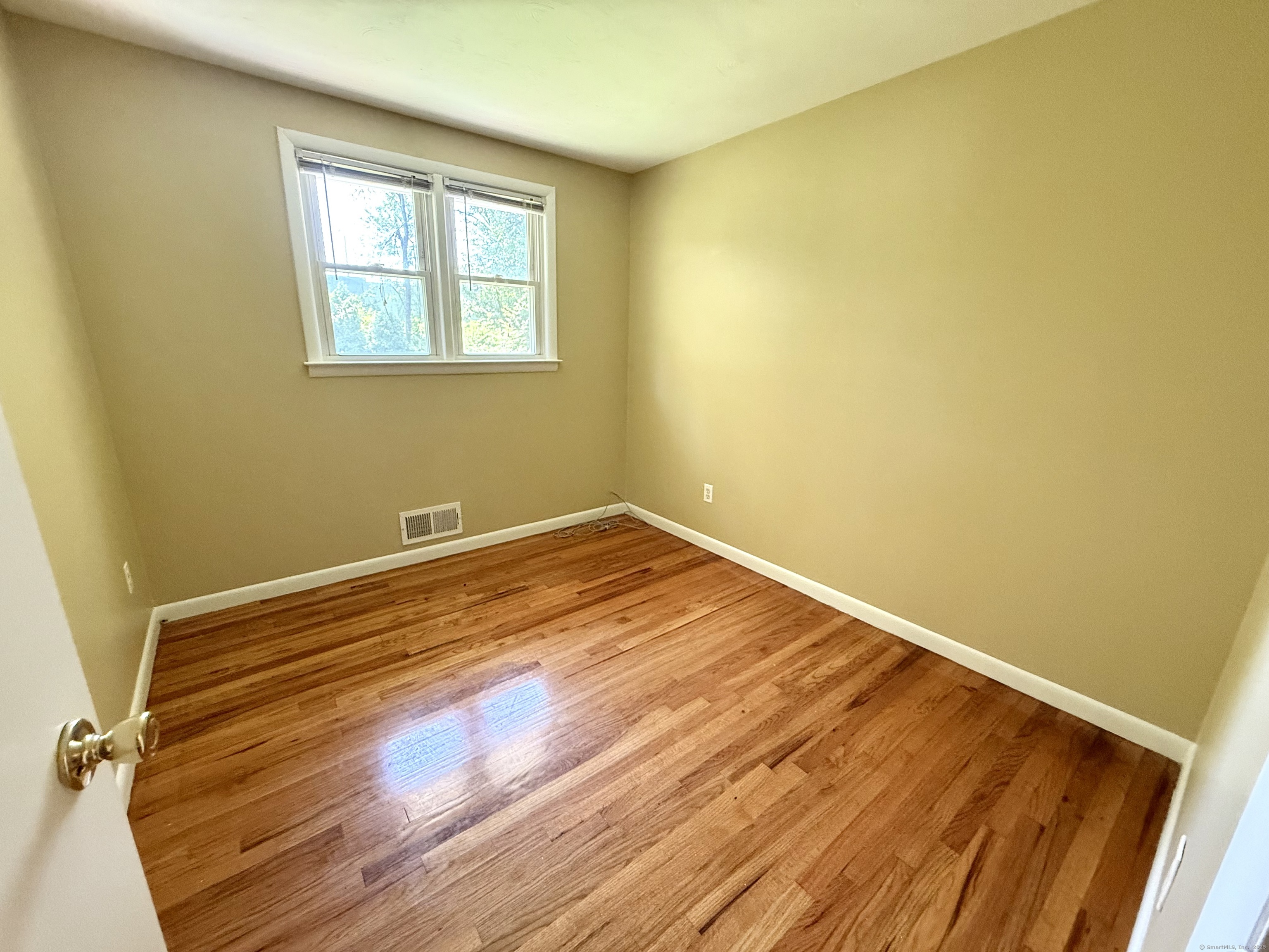 West Hartford, Connecticut 06107, United States, 3 Bedrooms Bedrooms, ,2 BathroomsBathrooms,Residential,Active,164983