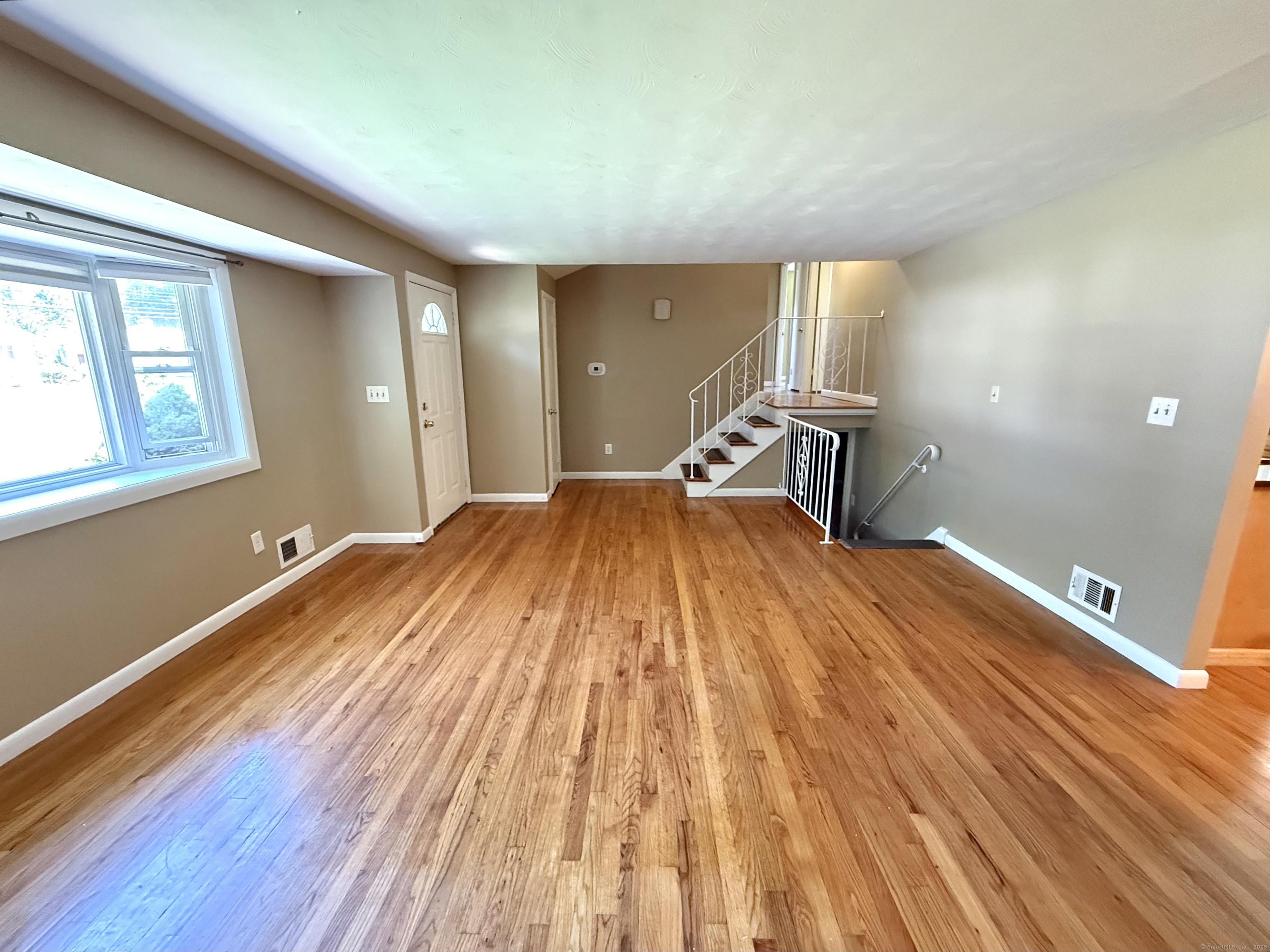 West Hartford, Connecticut 06107, United States, 3 Bedrooms Bedrooms, ,2 BathroomsBathrooms,Residential,Active,164983