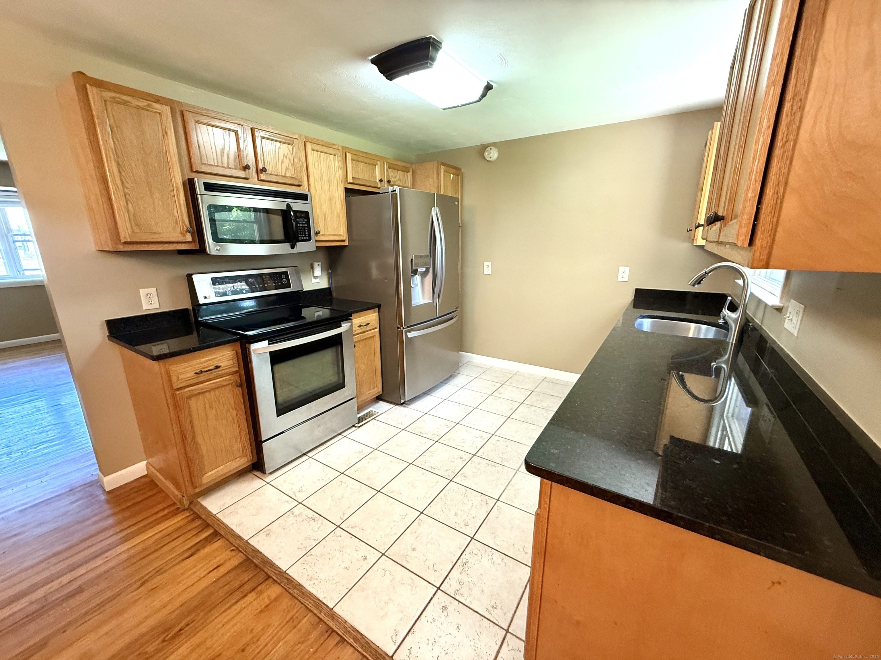 West Hartford, Connecticut 06107, United States, 3 Bedrooms Bedrooms, ,2 BathroomsBathrooms,Residential,Active,164983