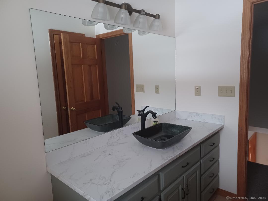 17 Meadowview Lane, Norwich, Connecticut image 24