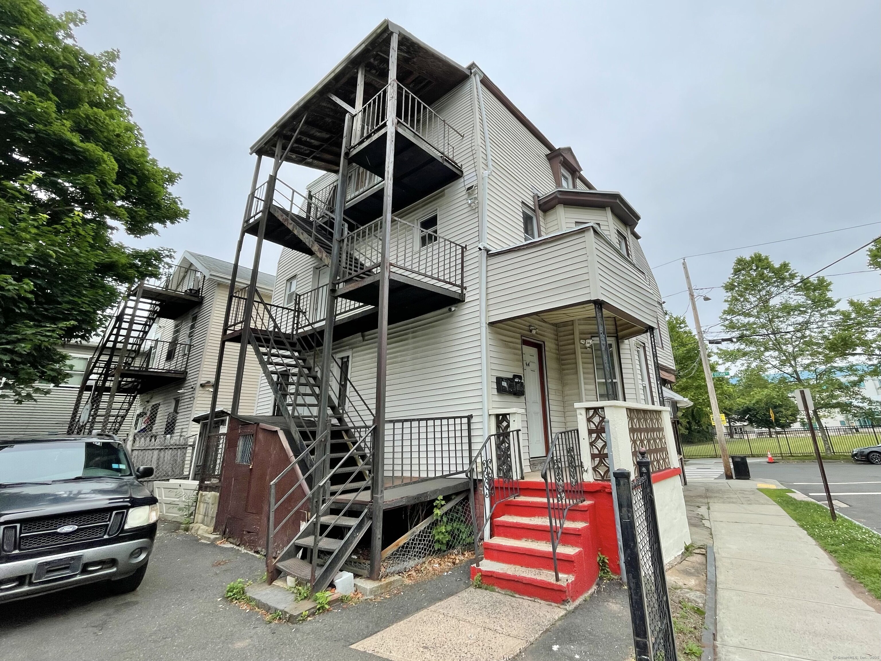 Sylvan Avenue, New Haven, Connecticut - 3 Bedrooms  
1 Bathrooms  
4 Rooms - 
