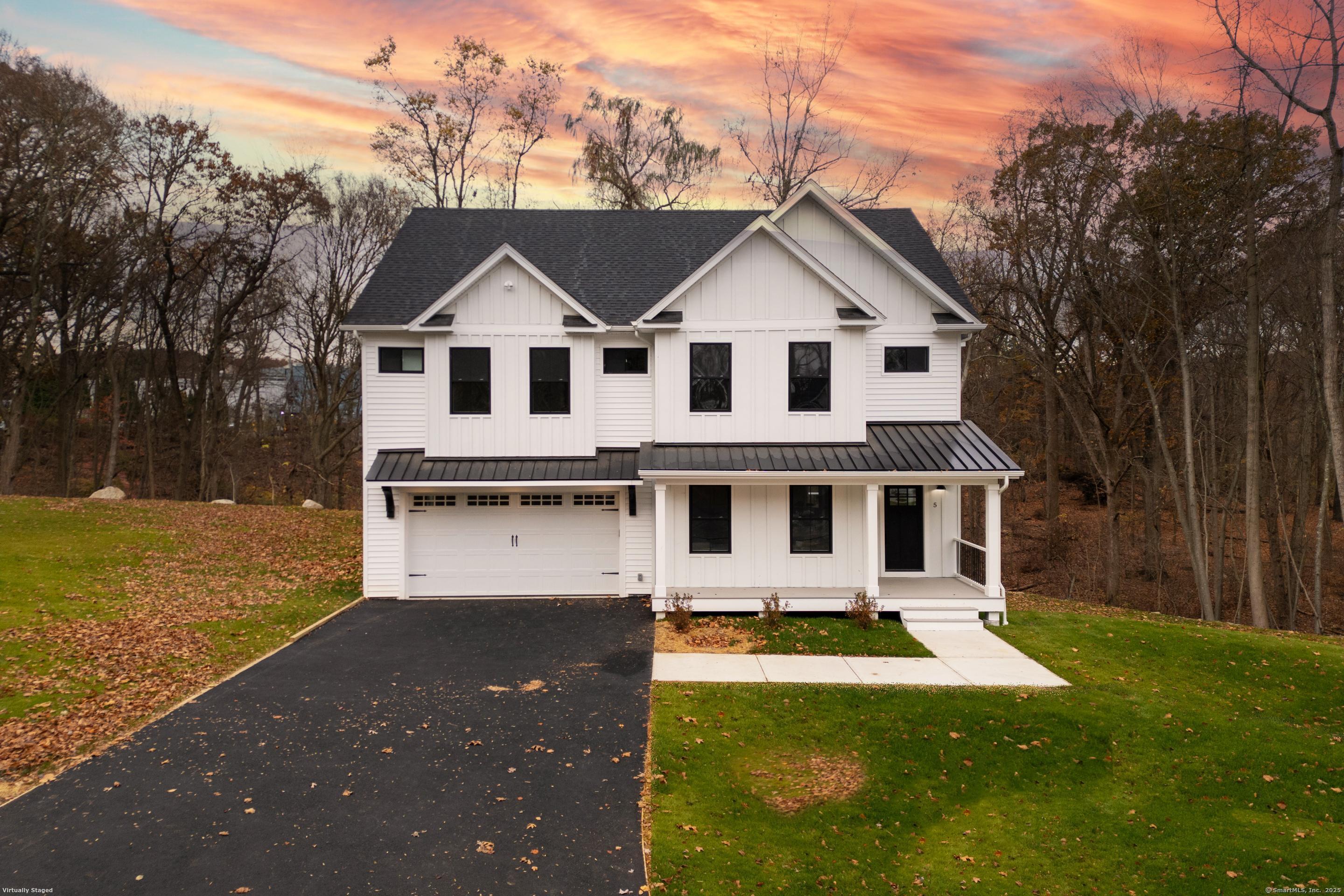 6 Brookview Heights Court, Shelton, Connecticut - 4 Bedrooms  
3 Bathrooms  
6 Rooms - 