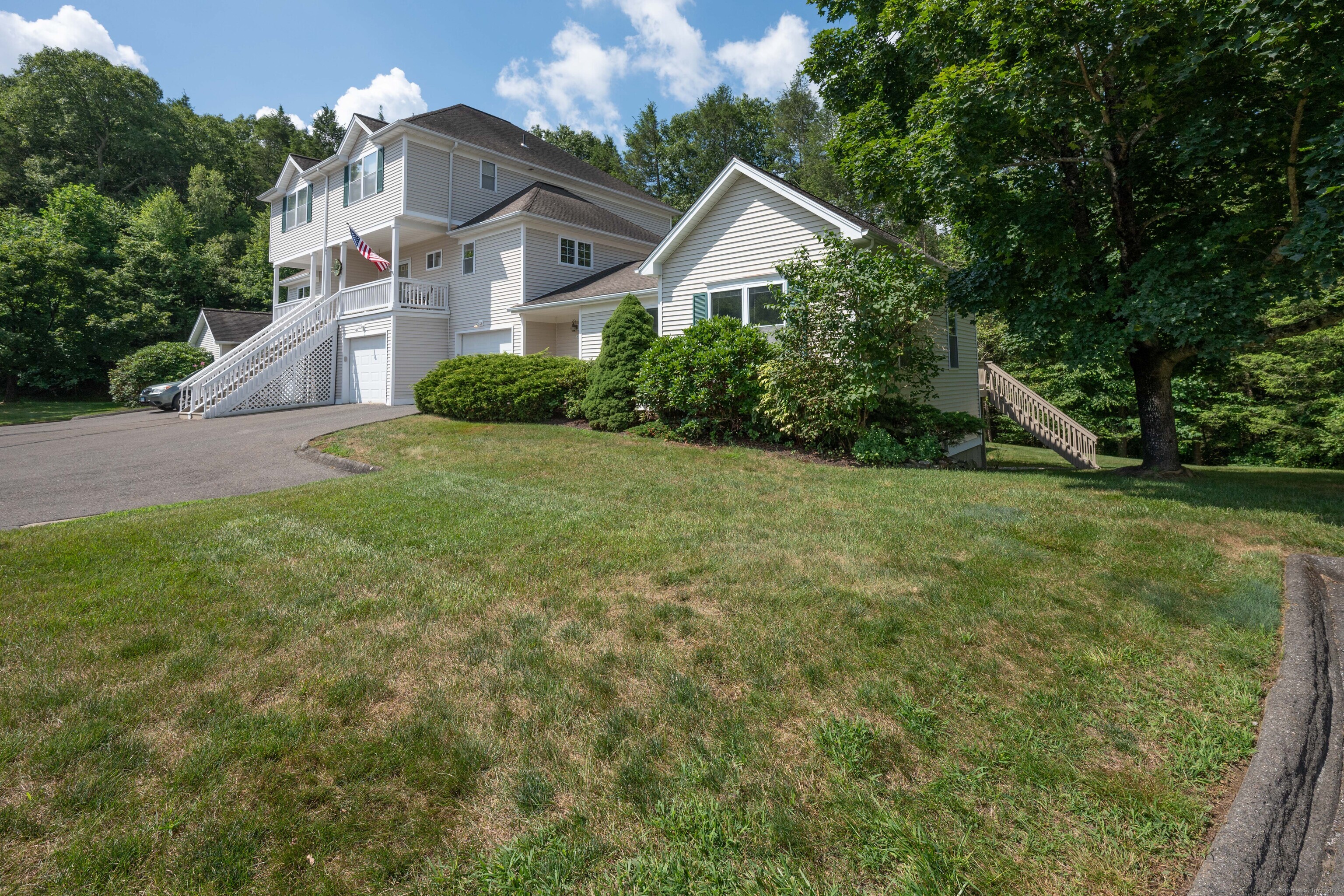 8 Trout Brook Circle 8