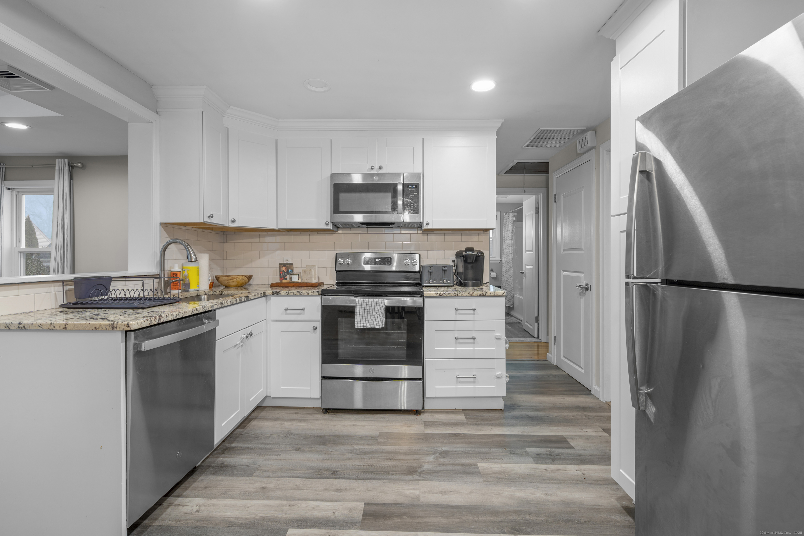 231 Colonial Boulevard, West Haven, Connecticut image 9