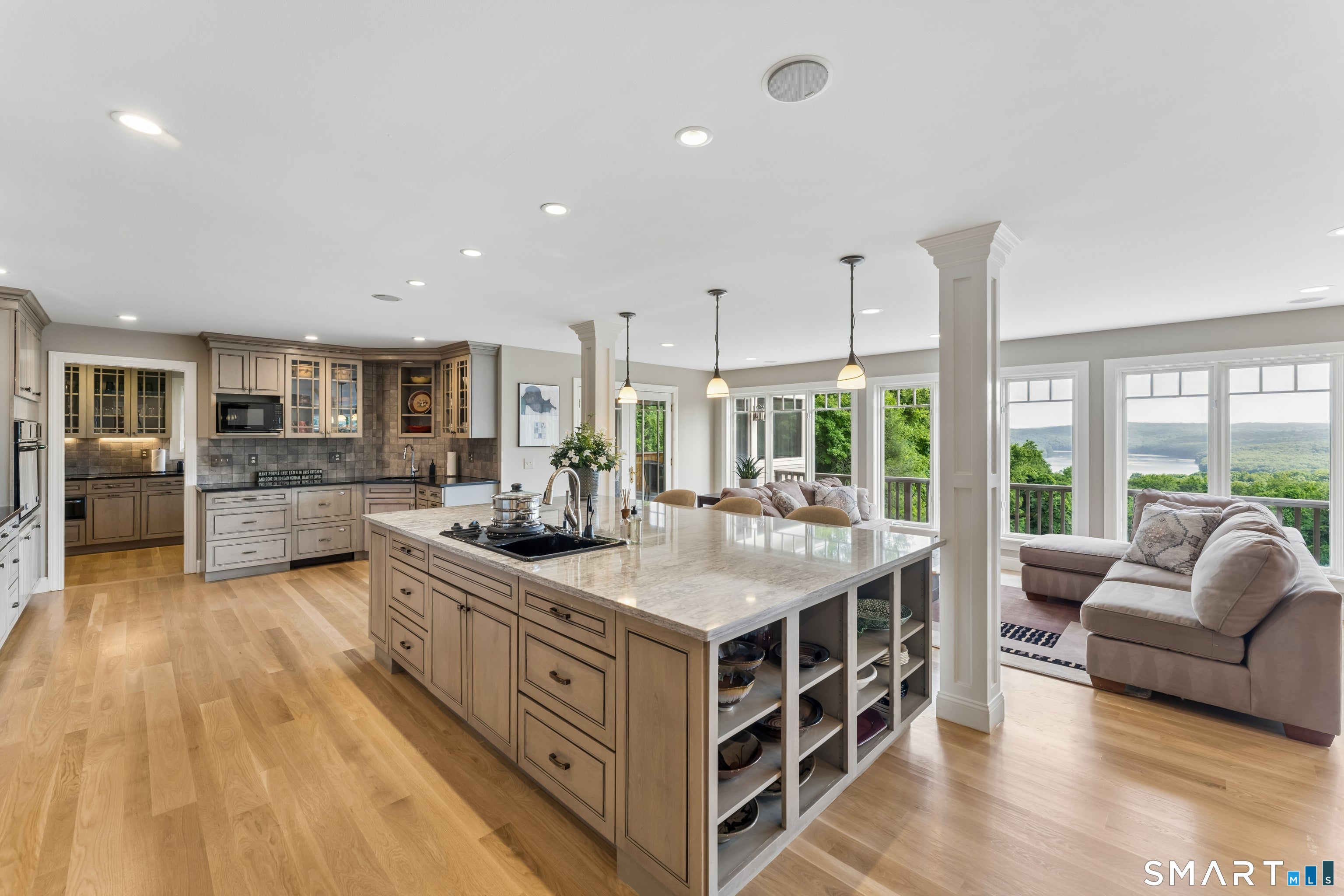 8 Horseshoe Ridge Road