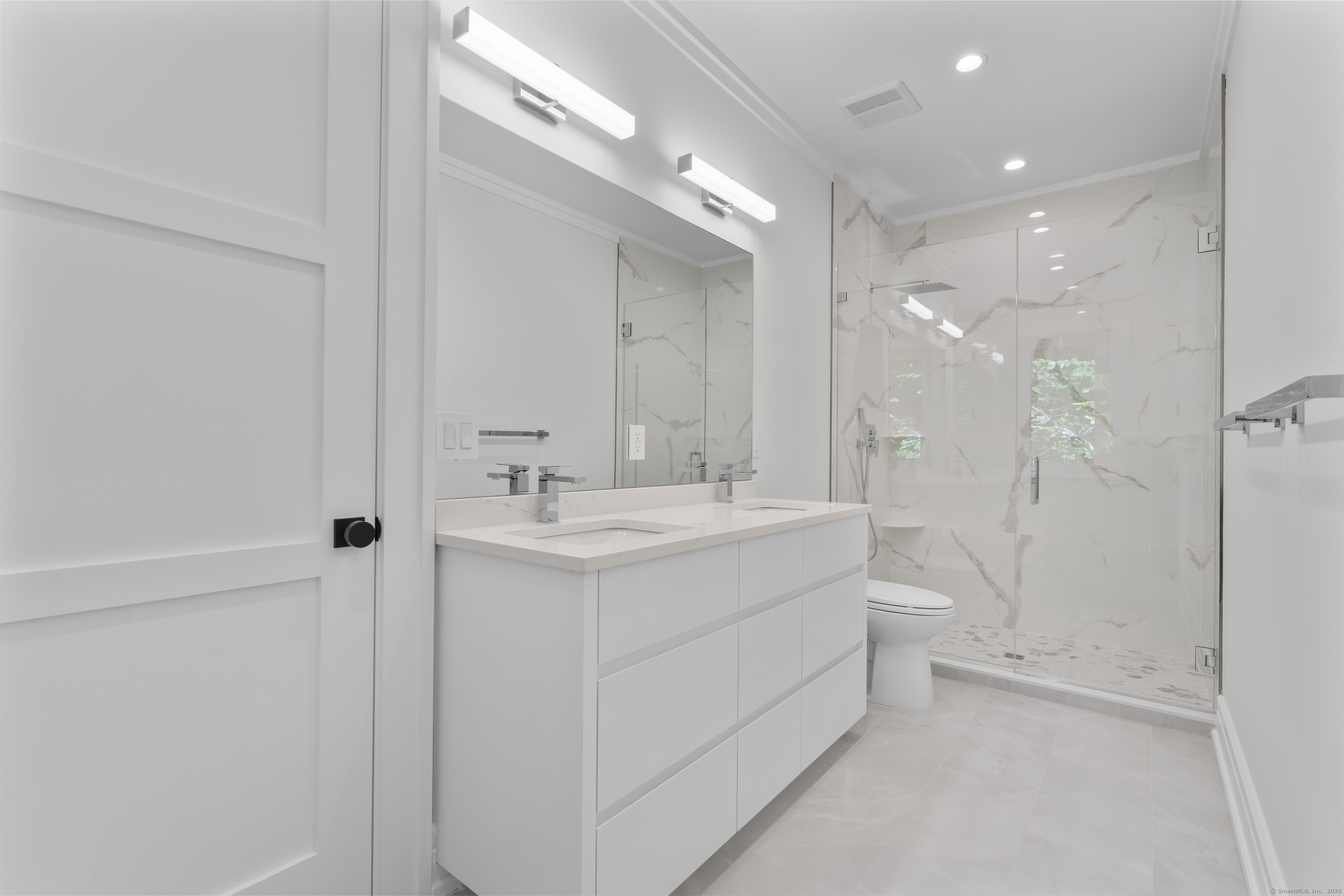 Darien, Connecticut 06820, United States, 5 Bedrooms Bedrooms, ,5 BathroomsBathrooms,Residential,Active,216316