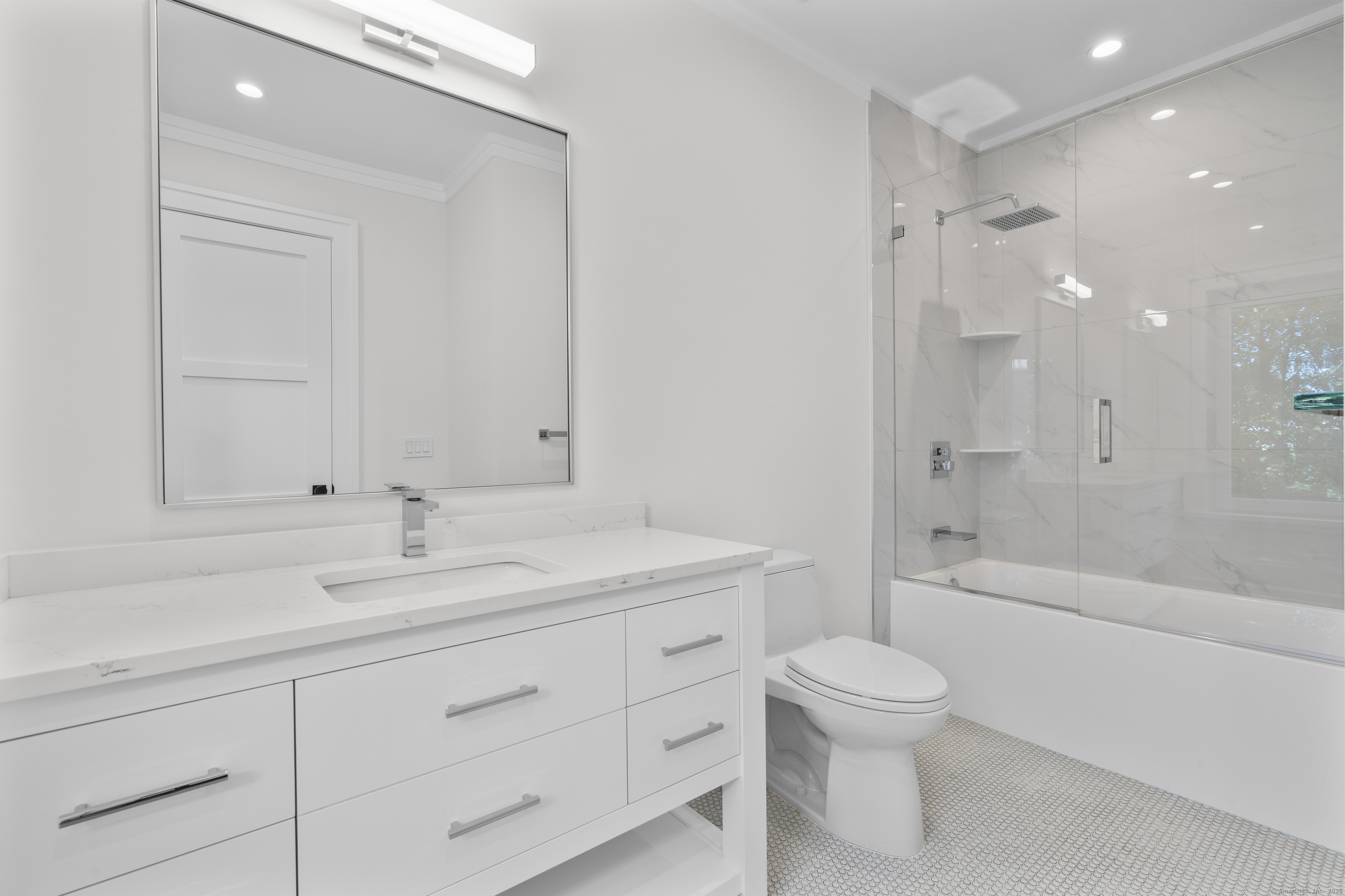 Darien, Connecticut 06820, United States, 5 Bedrooms Bedrooms, ,5 BathroomsBathrooms,Residential,Active,216316