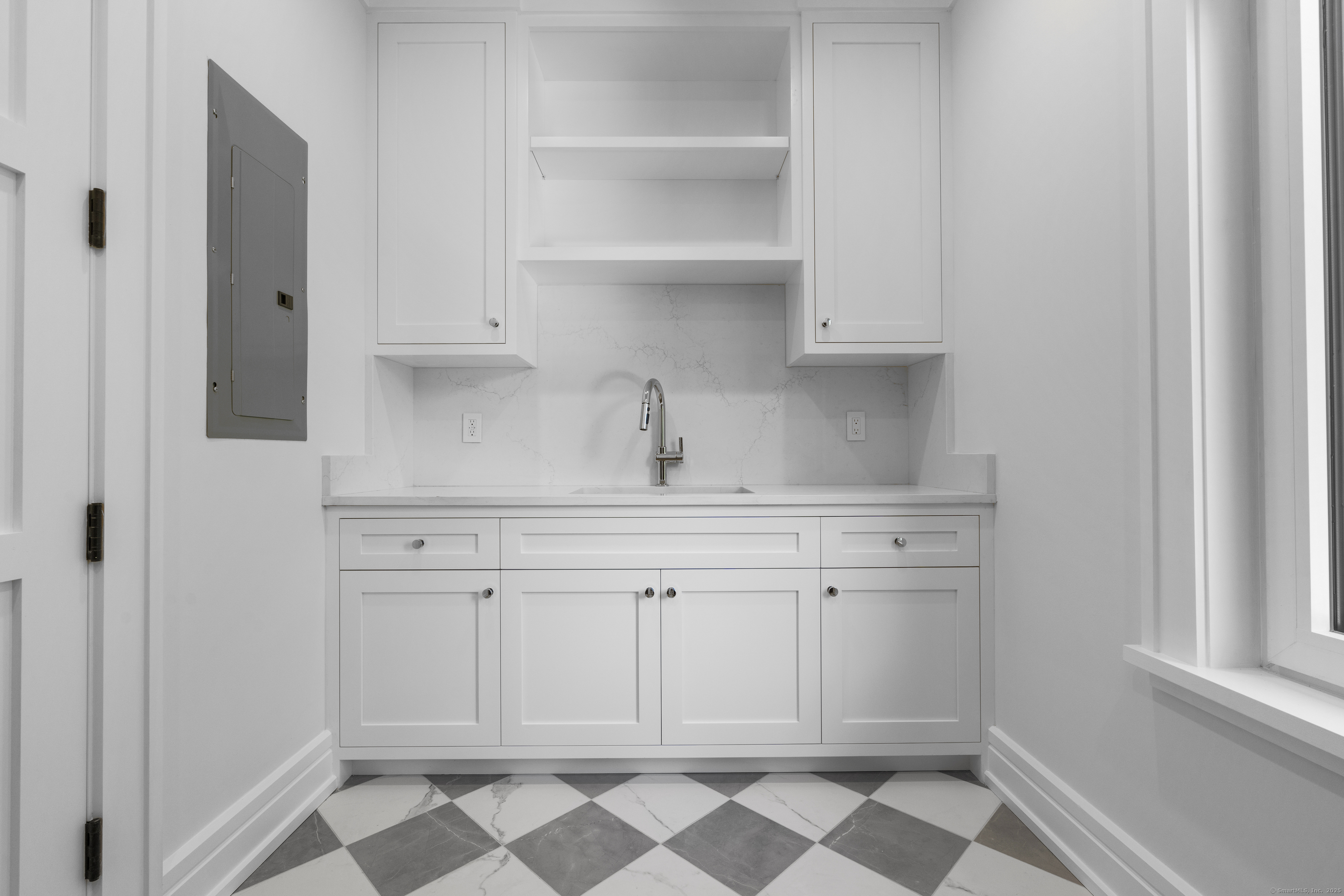 Darien, Connecticut 06820, United States, 5 Bedrooms Bedrooms, ,5 BathroomsBathrooms,Residential,Active,216316