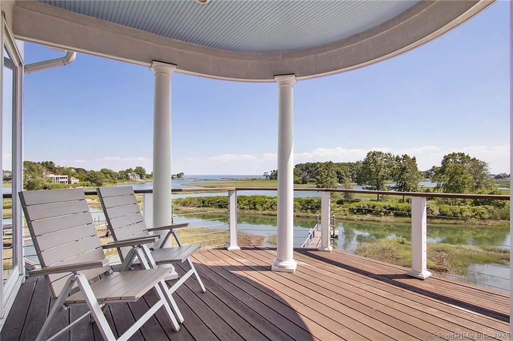 Covelee Drive, Norwalk, Connecticut - 5 Bedrooms  
5 Bathrooms  
16 Rooms - 