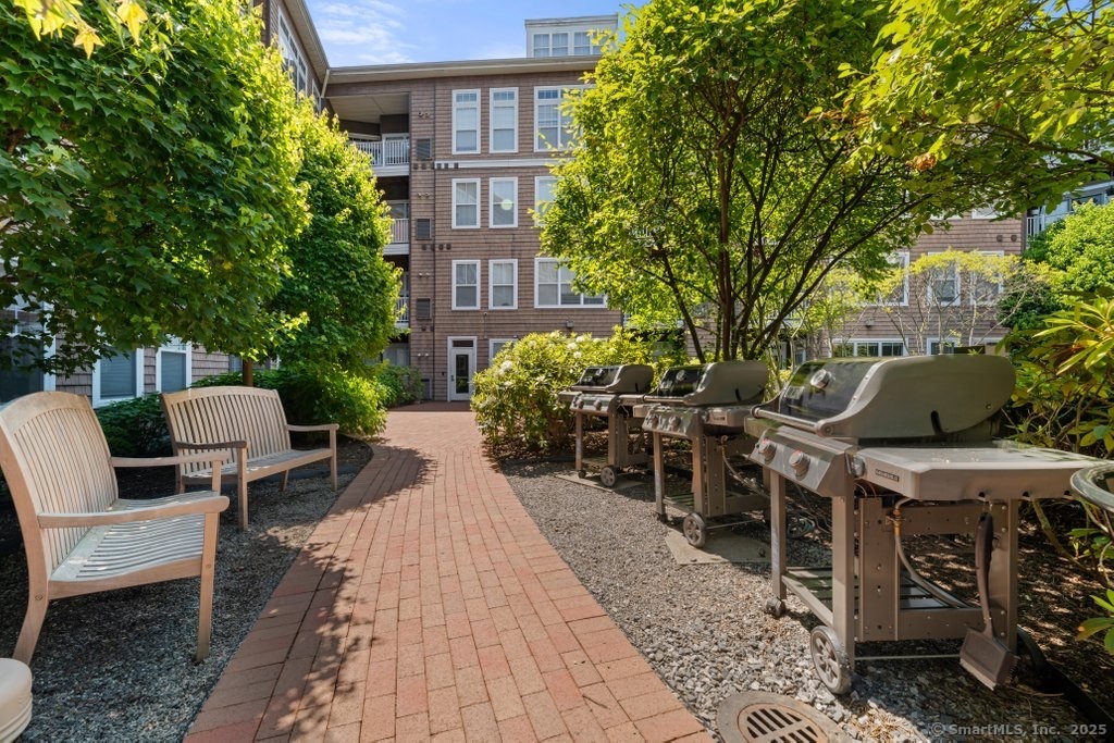 850 E Main Street #APT 330, Stamford, Connecticut image 16