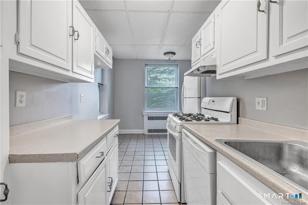 70 Strawberry Hill Avenue 1-1A