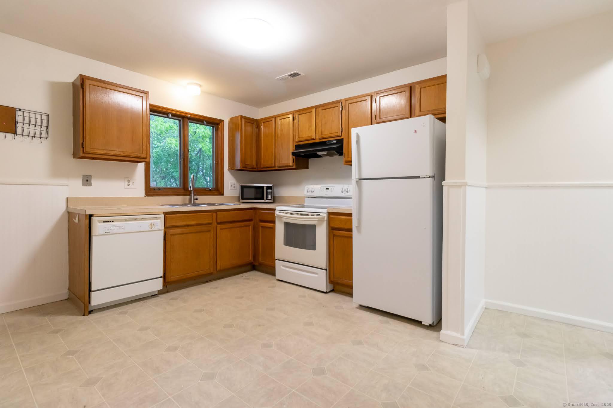 146 Macarthur Drive #2B, Waterbury, Connecticut image 9