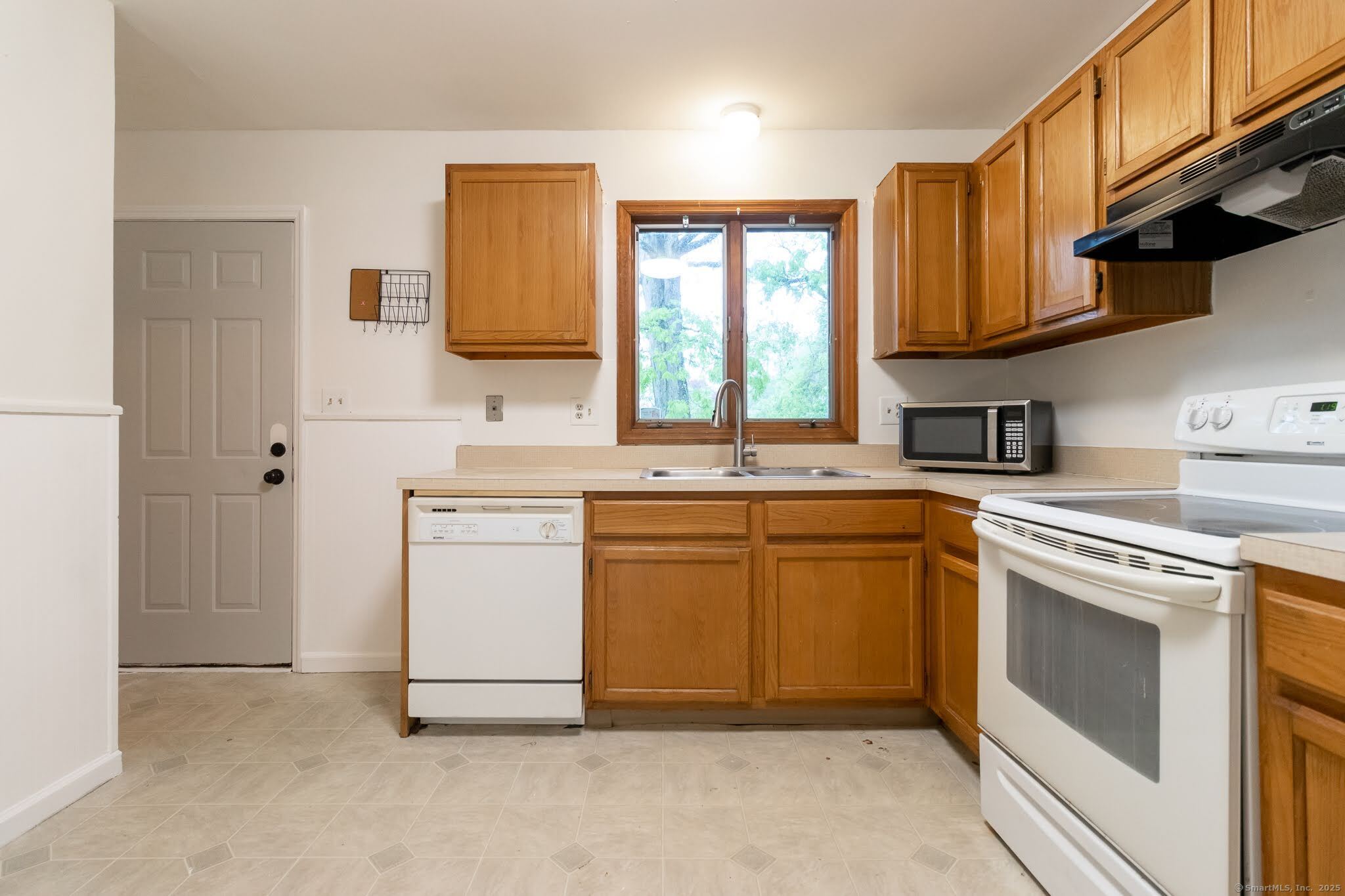 146 Macarthur Drive #2B, Waterbury, Connecticut image 8
