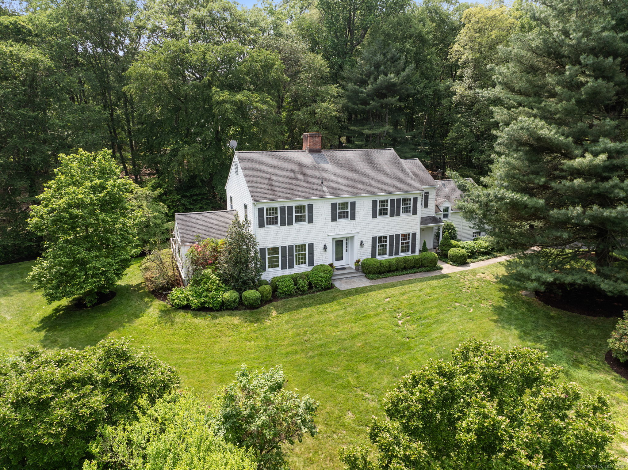 Bald Hill Road, Wilton, Connecticut - 4 Bedrooms  
4 Bathrooms  
10 Rooms - 