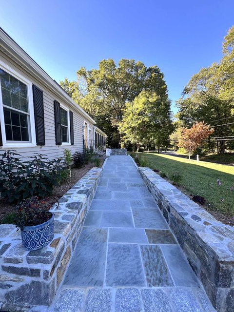 15 Briarwood Drive Guilford CT 06437