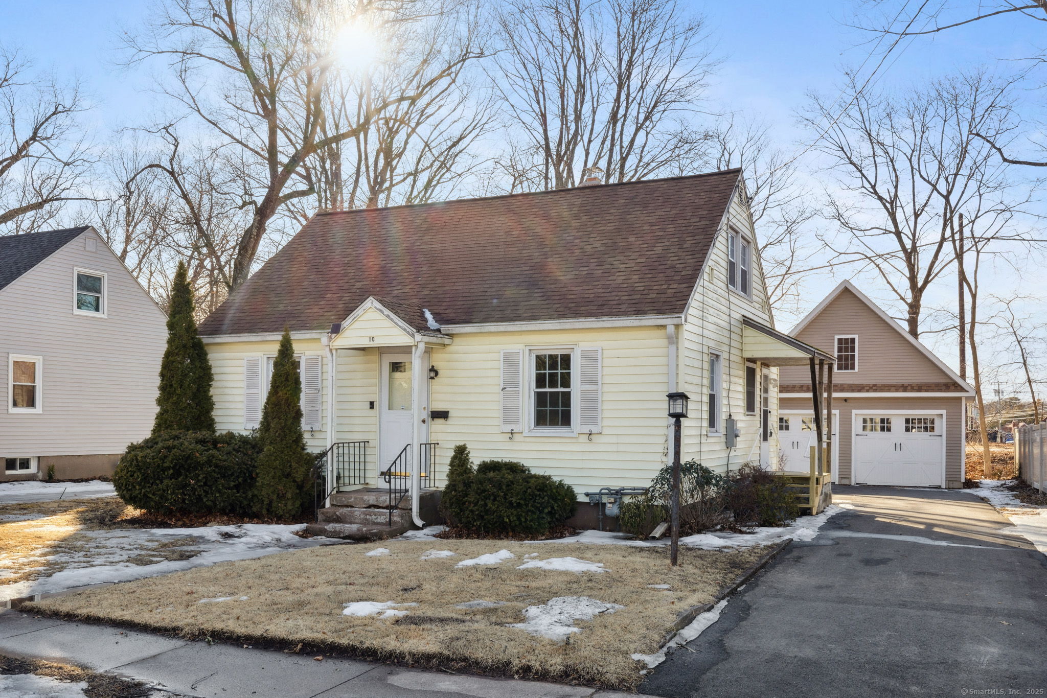 S Hawthorne Street, Manchester, Connecticut - 3 Bedrooms  
1 Bathrooms  
6 Rooms - 