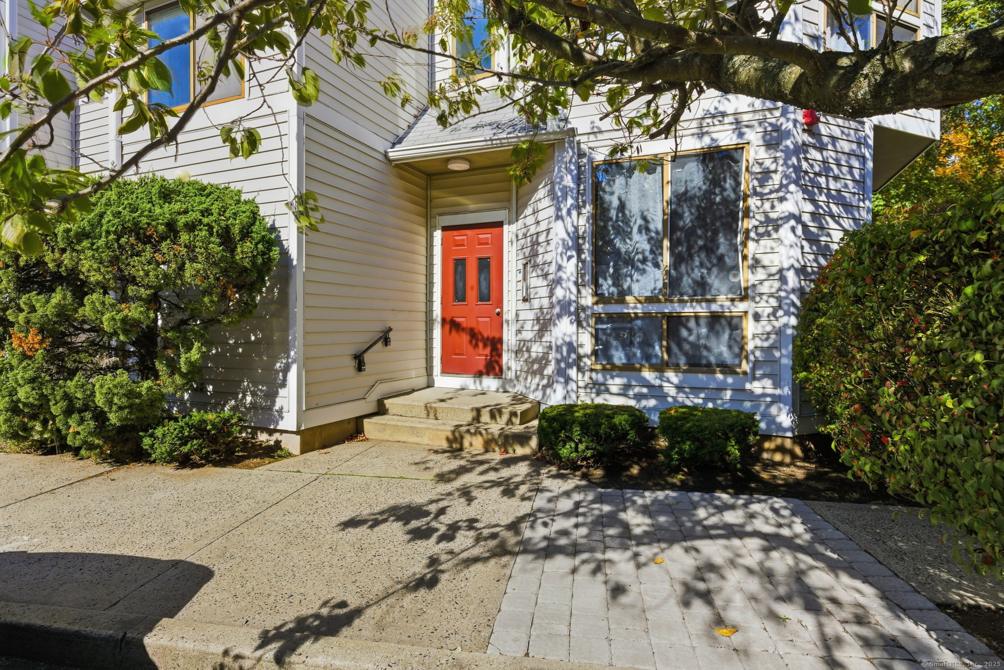 999 Whalley Avenue 1H